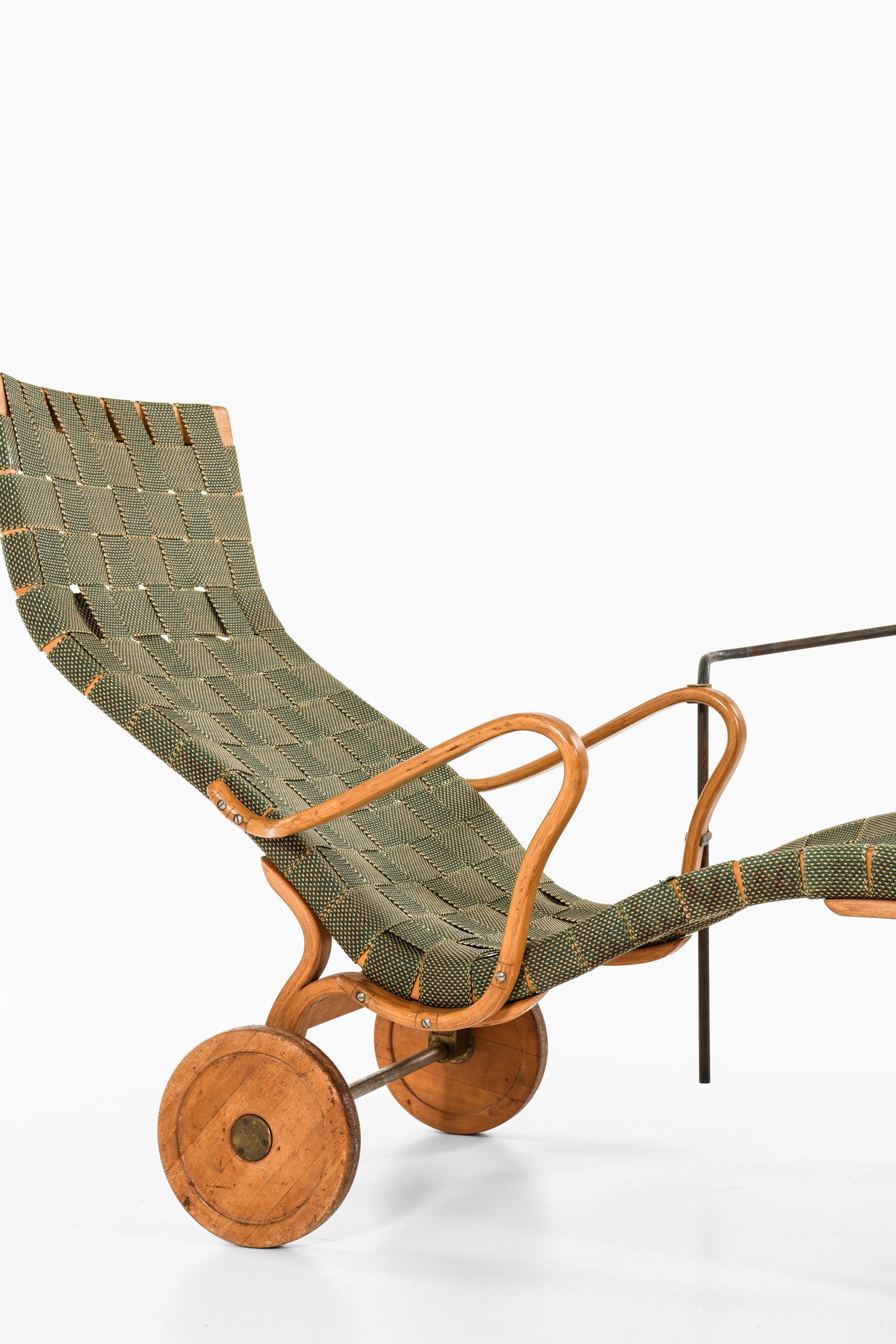 Very rare lounge chair model Pernilla designed by Bruno Mathsson. Produced by Karl Mathsson in Värnamo, Sweden. Rare model with wheel and reading stand.