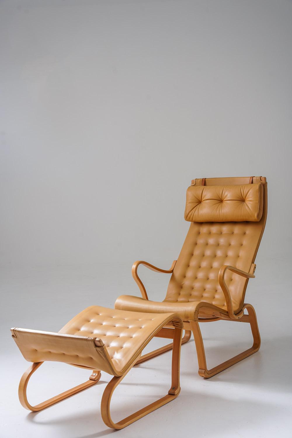 Silla de salón Bruno Mathsson con otomana Modelo 