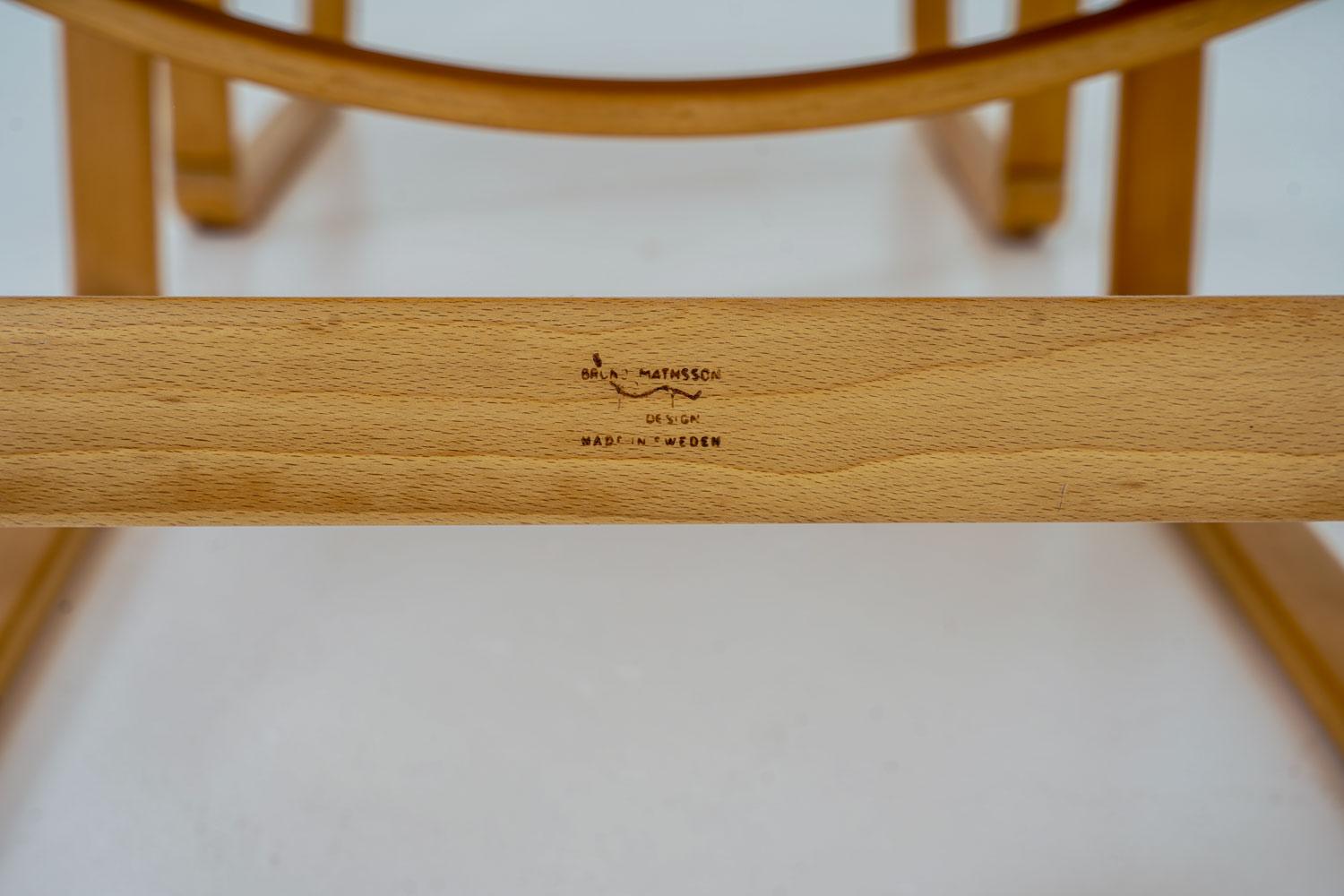 Silla de salón Bruno Mathsson con otomana Modelo 