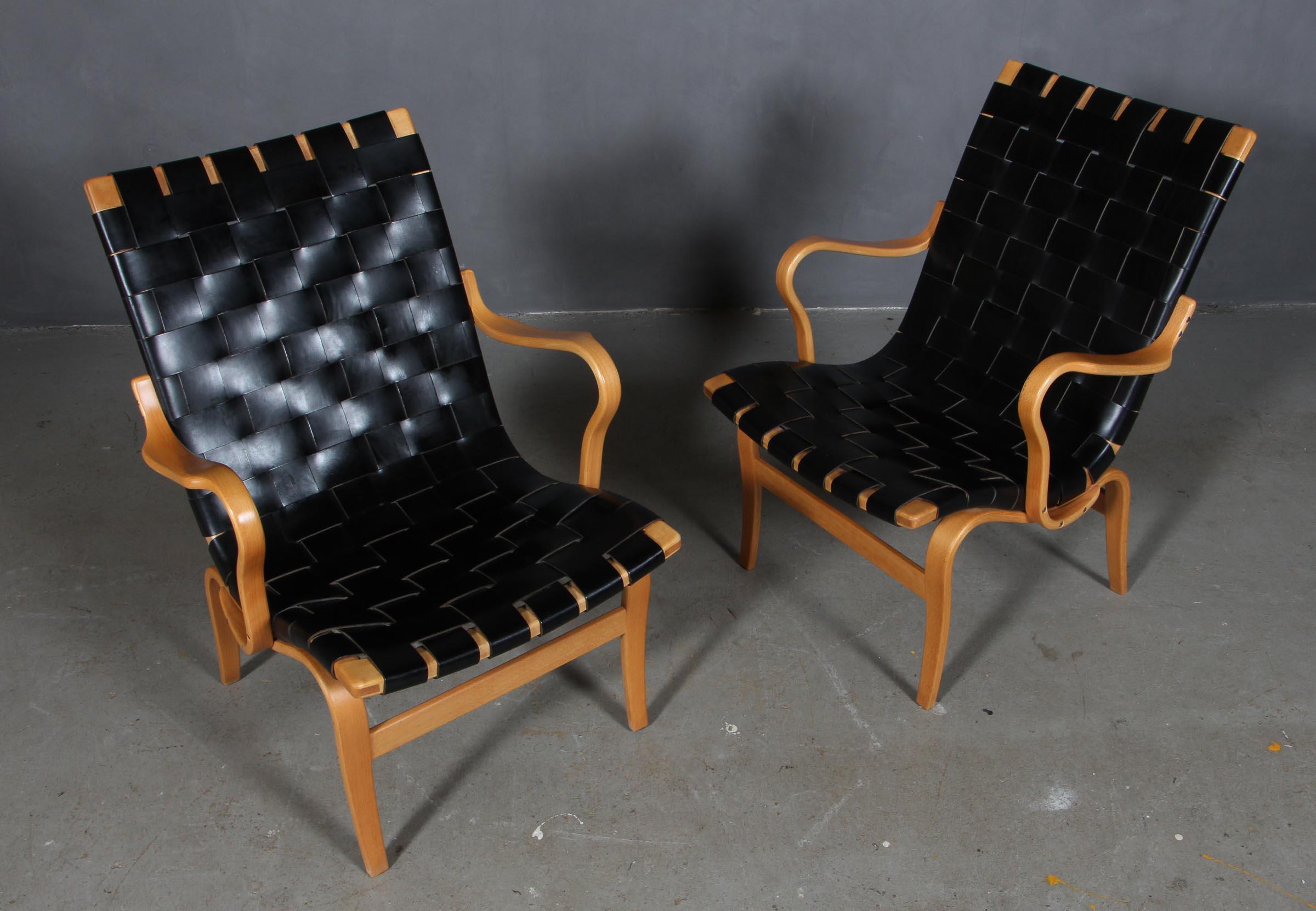 Bruno Mathsson pair of Eva lounge chair with blacksaddle leather

Frame in beech.

Made by Karl Mathsson.