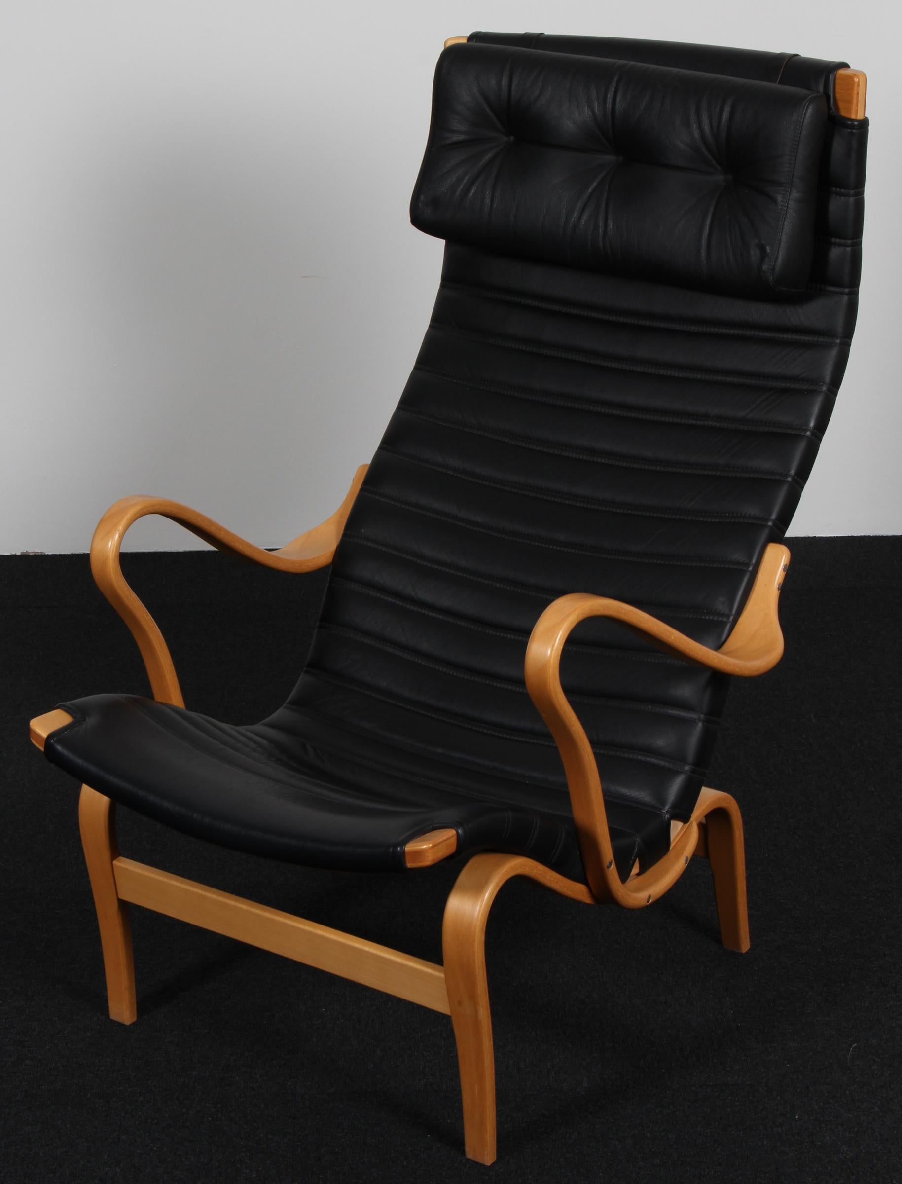 Bruno Mathsson 2 Chaise longue avec pouf, cuir en vente 1