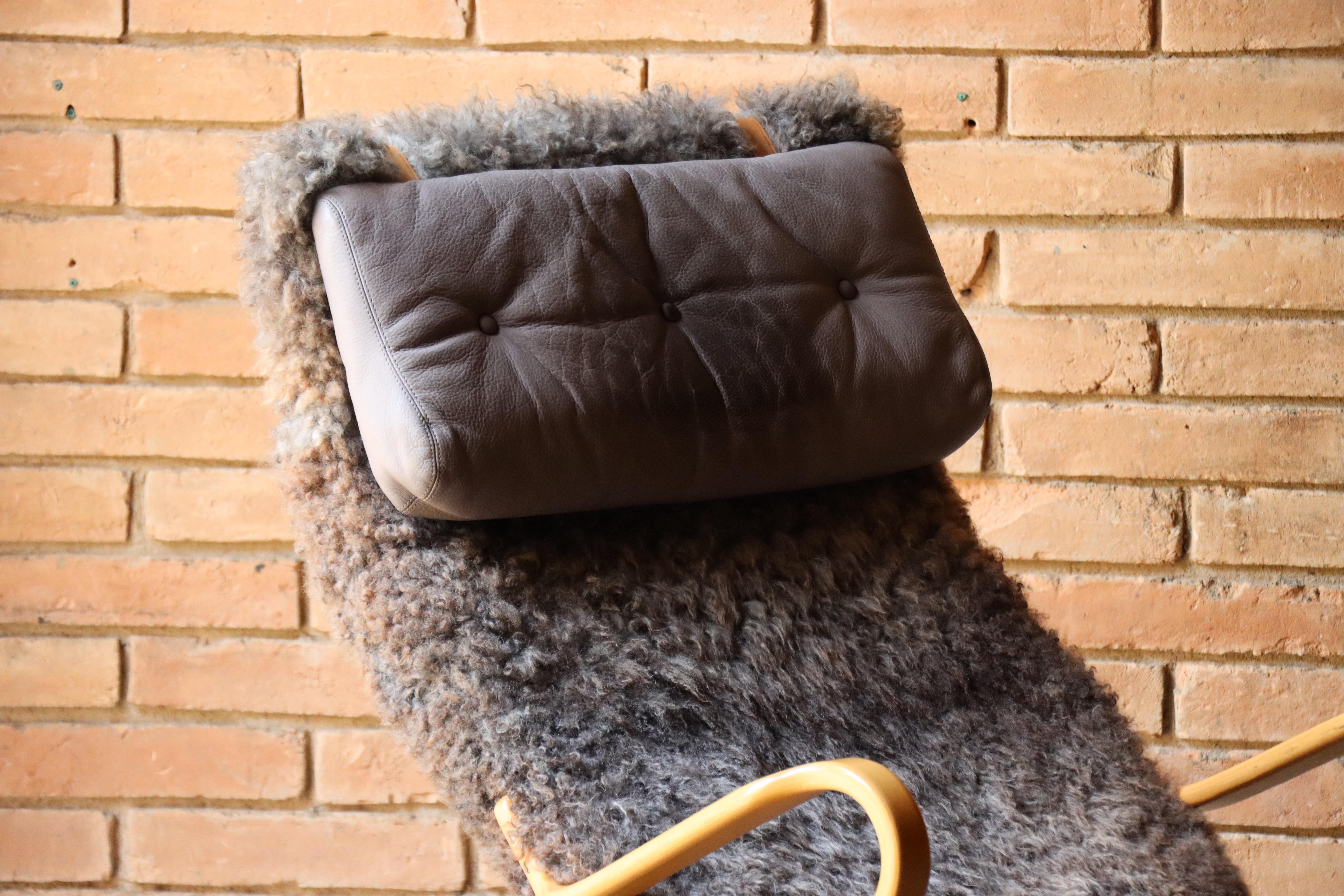 Bruno Mathsson 'Pernilla 3' Chaise Lounge, Dux of Sweden, Schafwolle/Leder (Ende des 20. Jahrhunderts) im Angebot