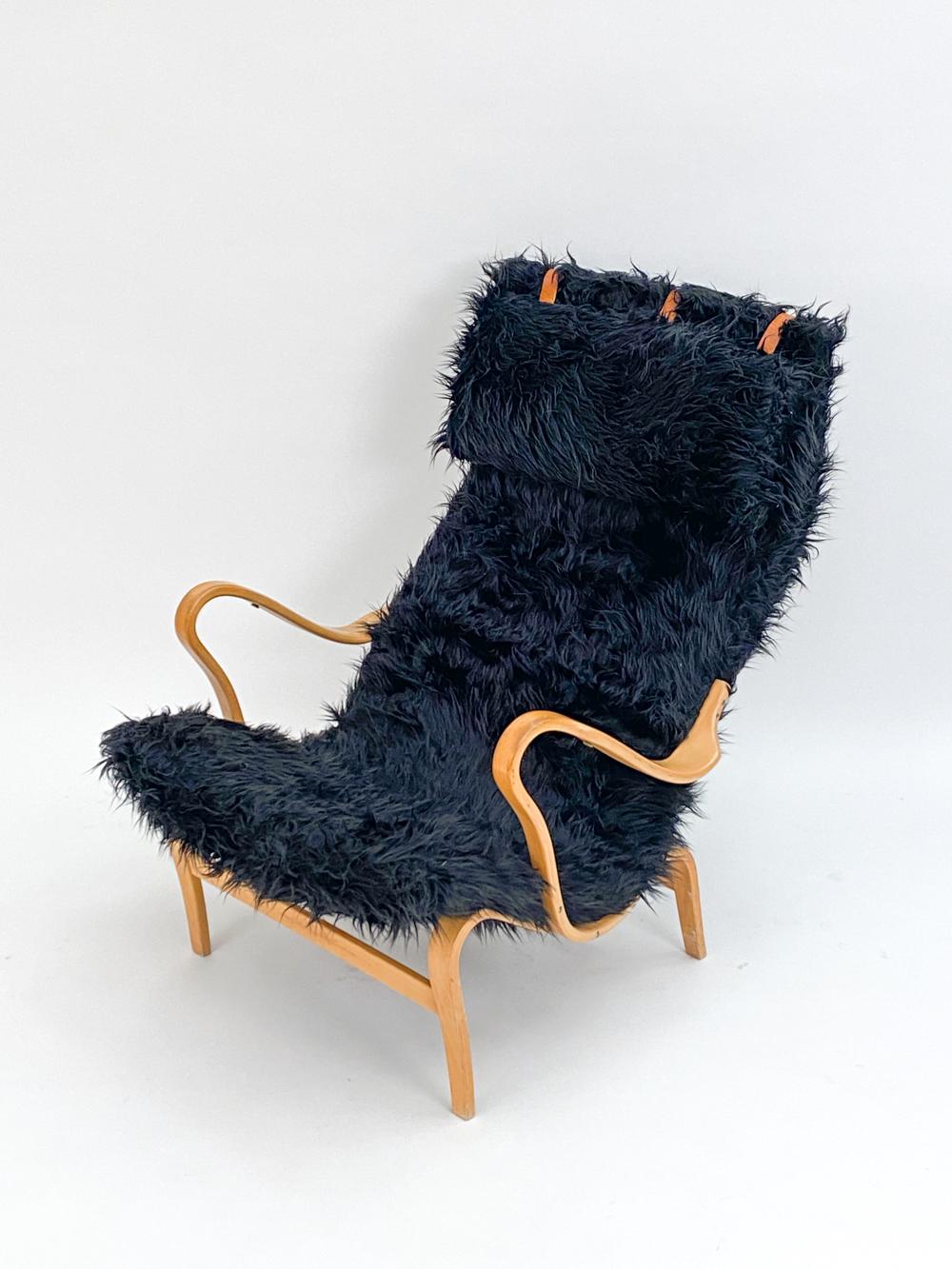 Bruno Mathsson 'Pernilla' Beech Lounge Chair with Ottoman In Good Condition For Sale In Norwalk, CT