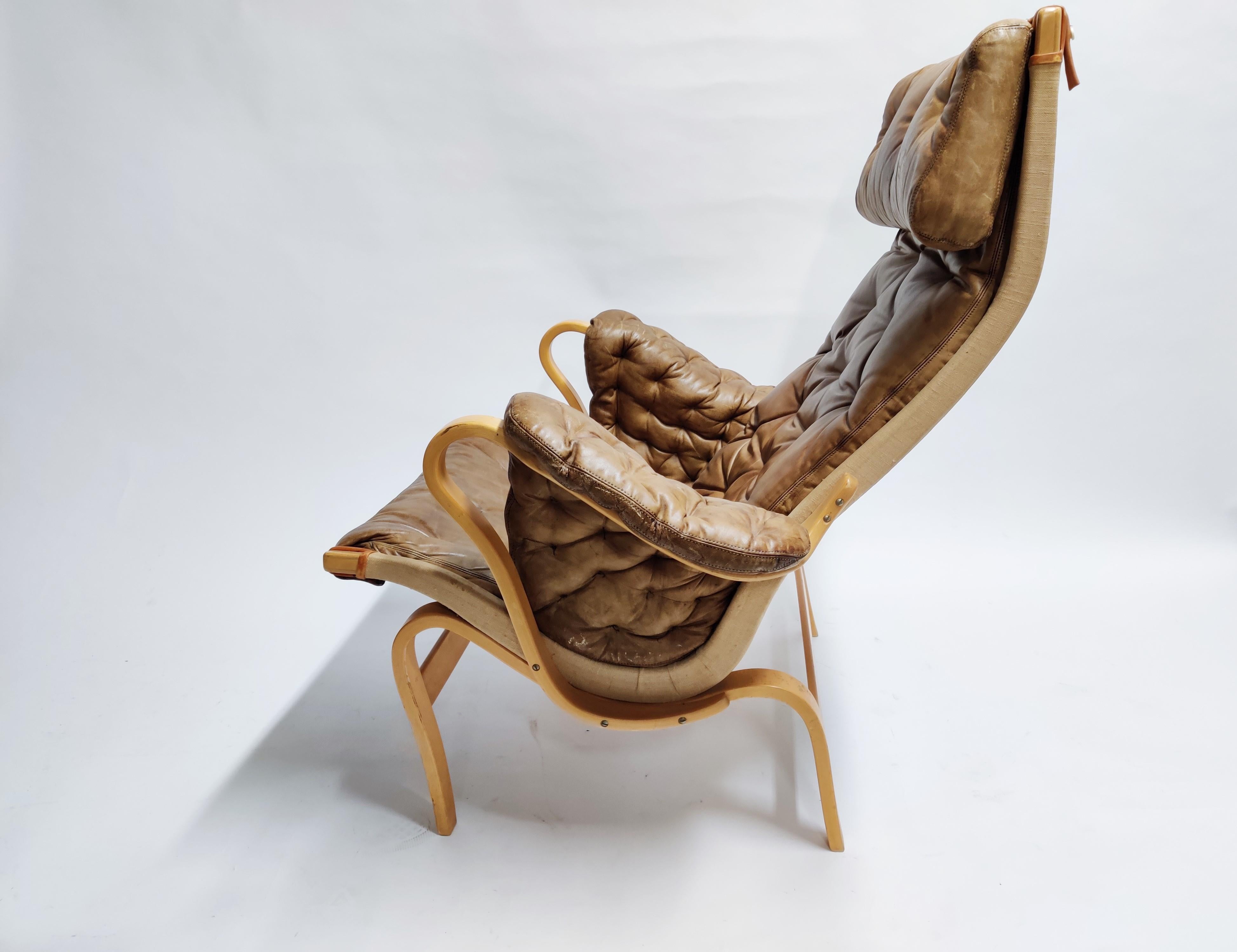 Bruno Mathsson Pernilla chair in leather, 1960s In Good Condition In Leuven, Vlaams Gewest