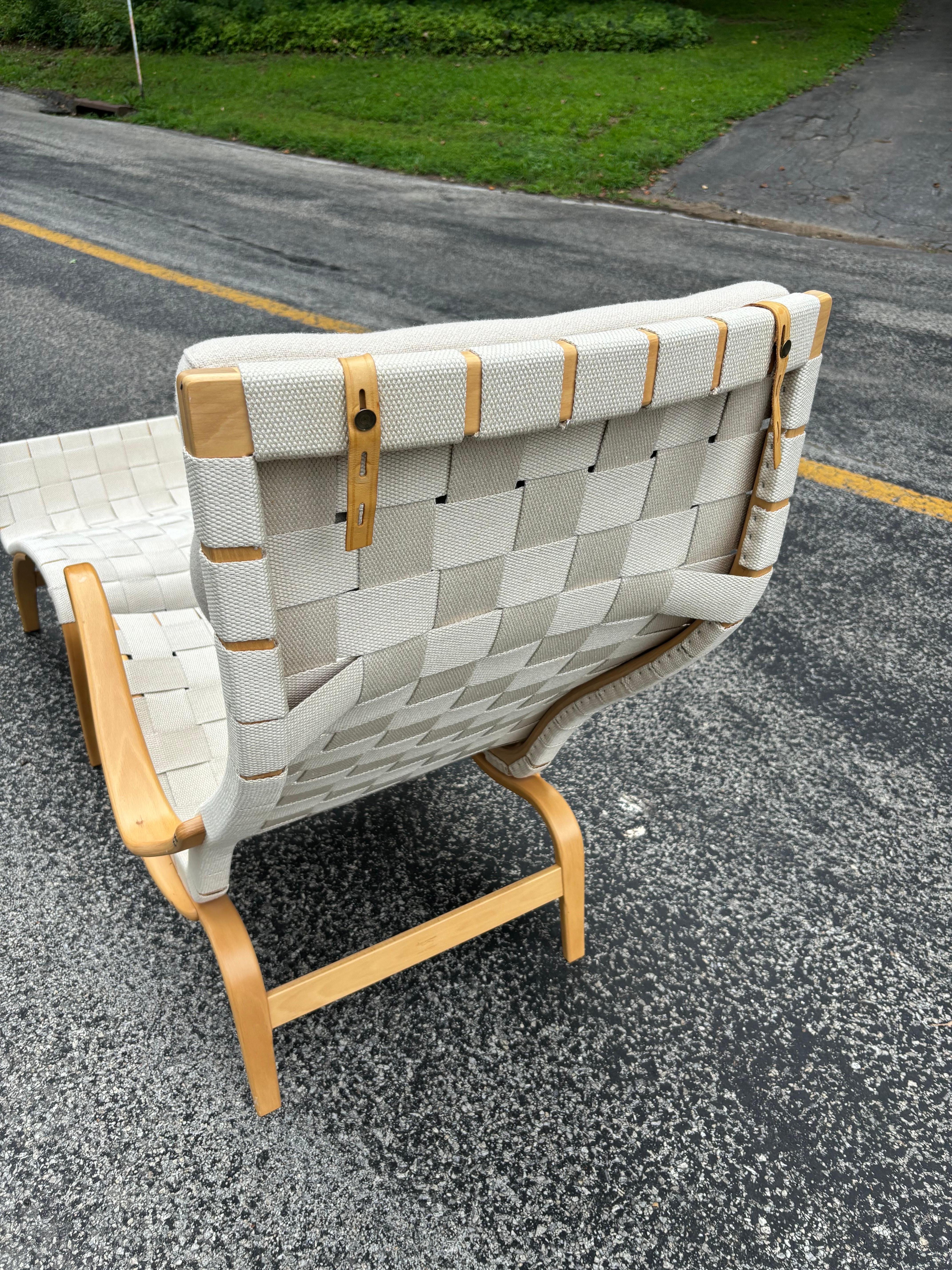Scandinavian Modern Bruno Mathsson Pernilla Chaise Lounge Chair and Ottoman For Sale