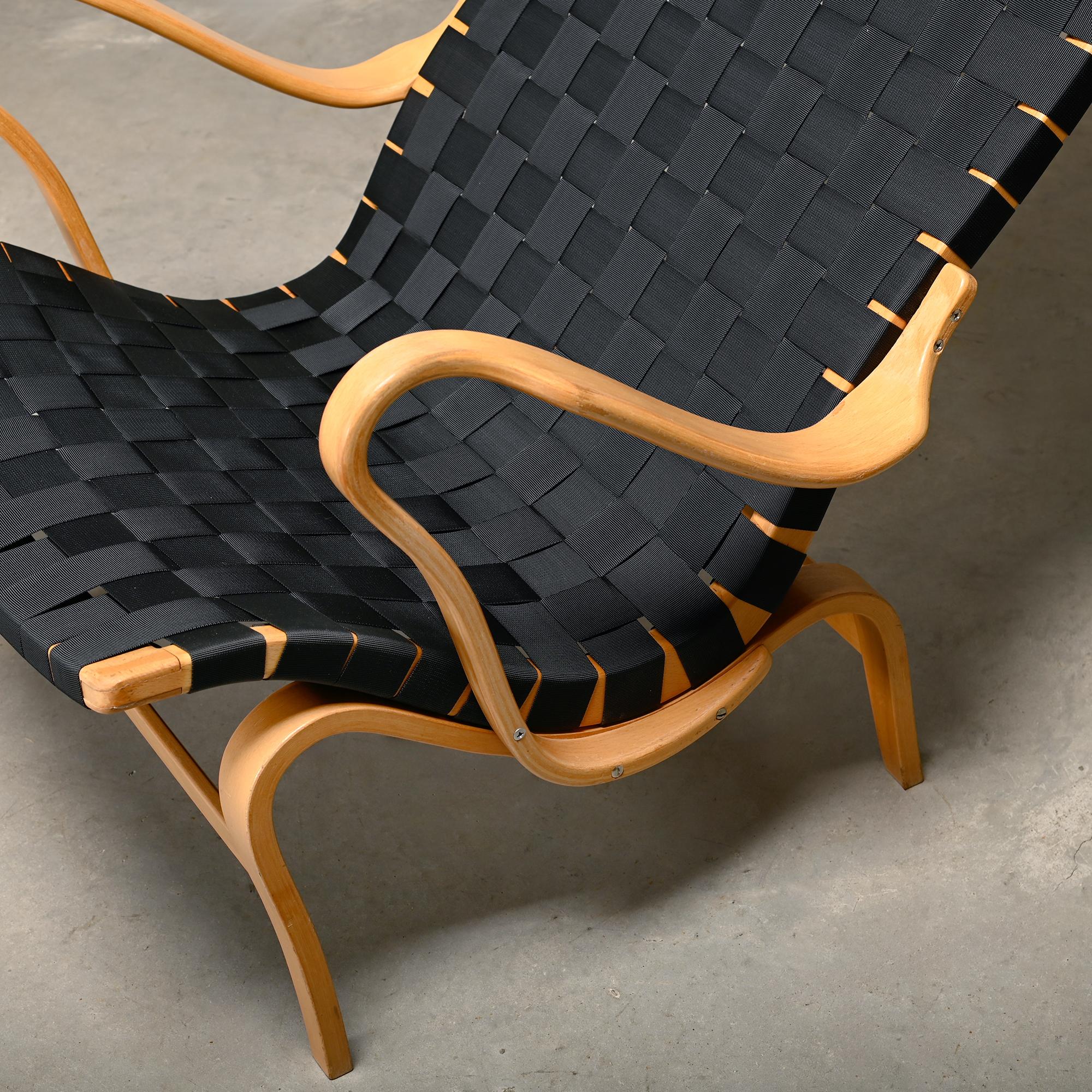 Bruno Mathsson Pernilla Easy Chair e Ottoman in Wood e cinghie nere in vendita 5