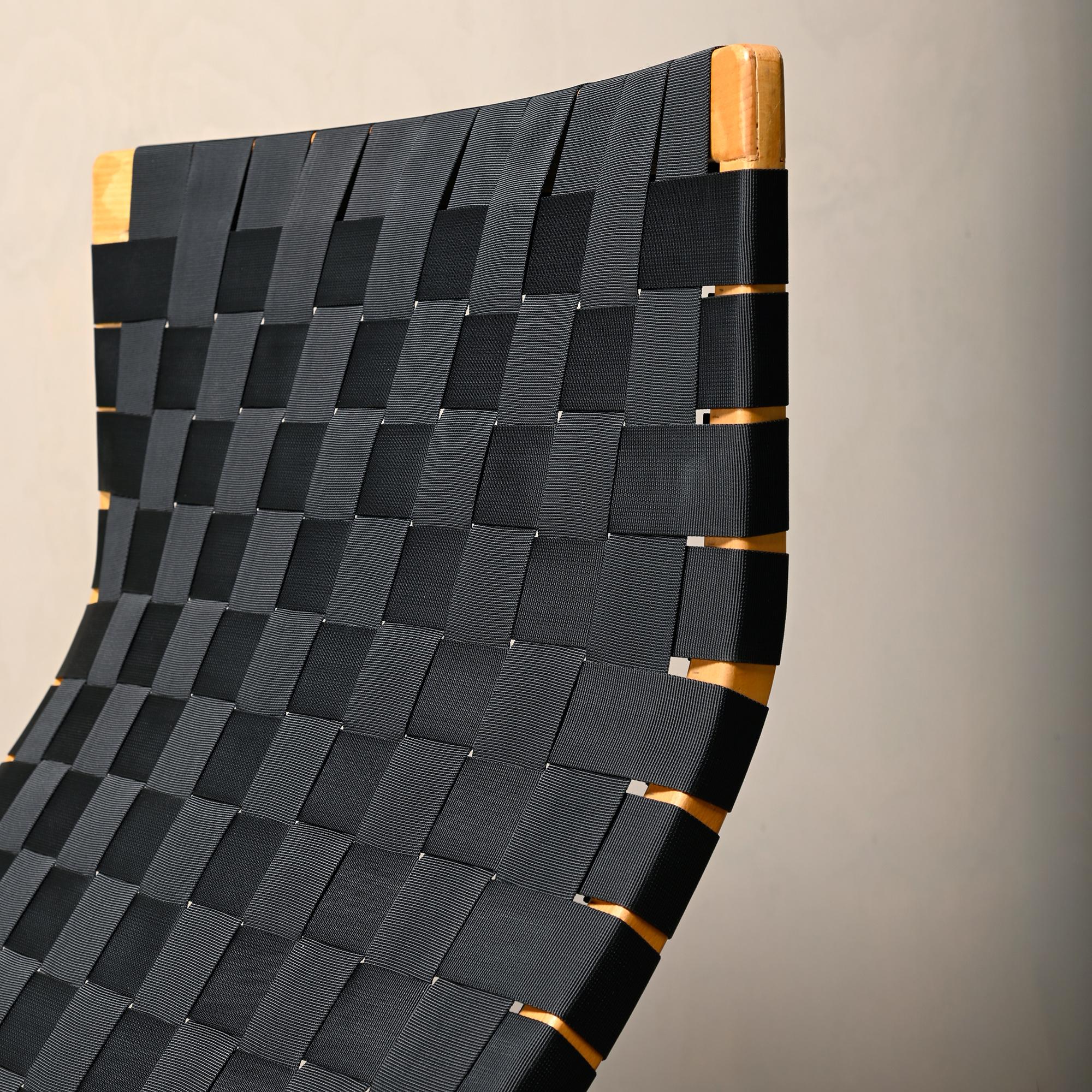 Bruno Mathsson Pernilla Easy Chair e Ottoman in Wood e cinghie nere in vendita 6