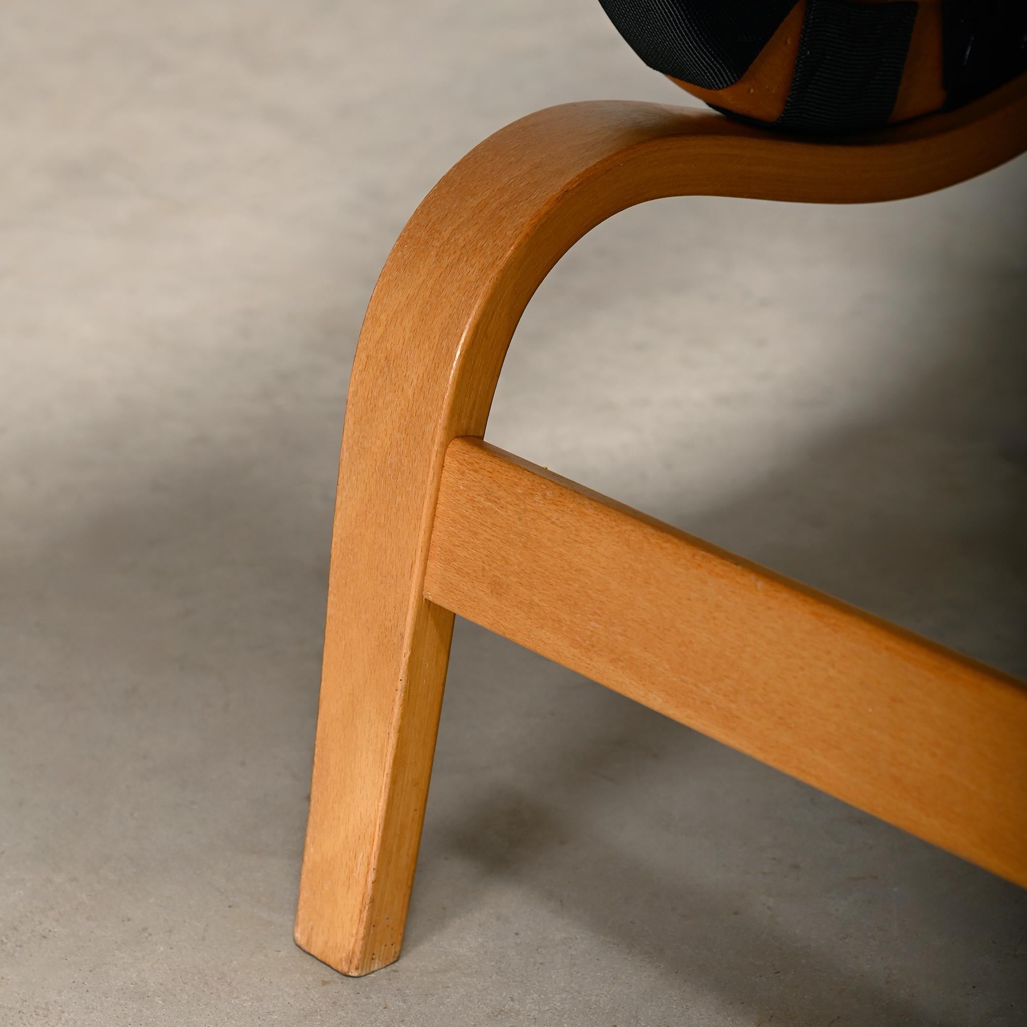 Bruno Mathsson Pernilla Easy Chair e Ottoman in Wood e cinghie nere in vendita 7