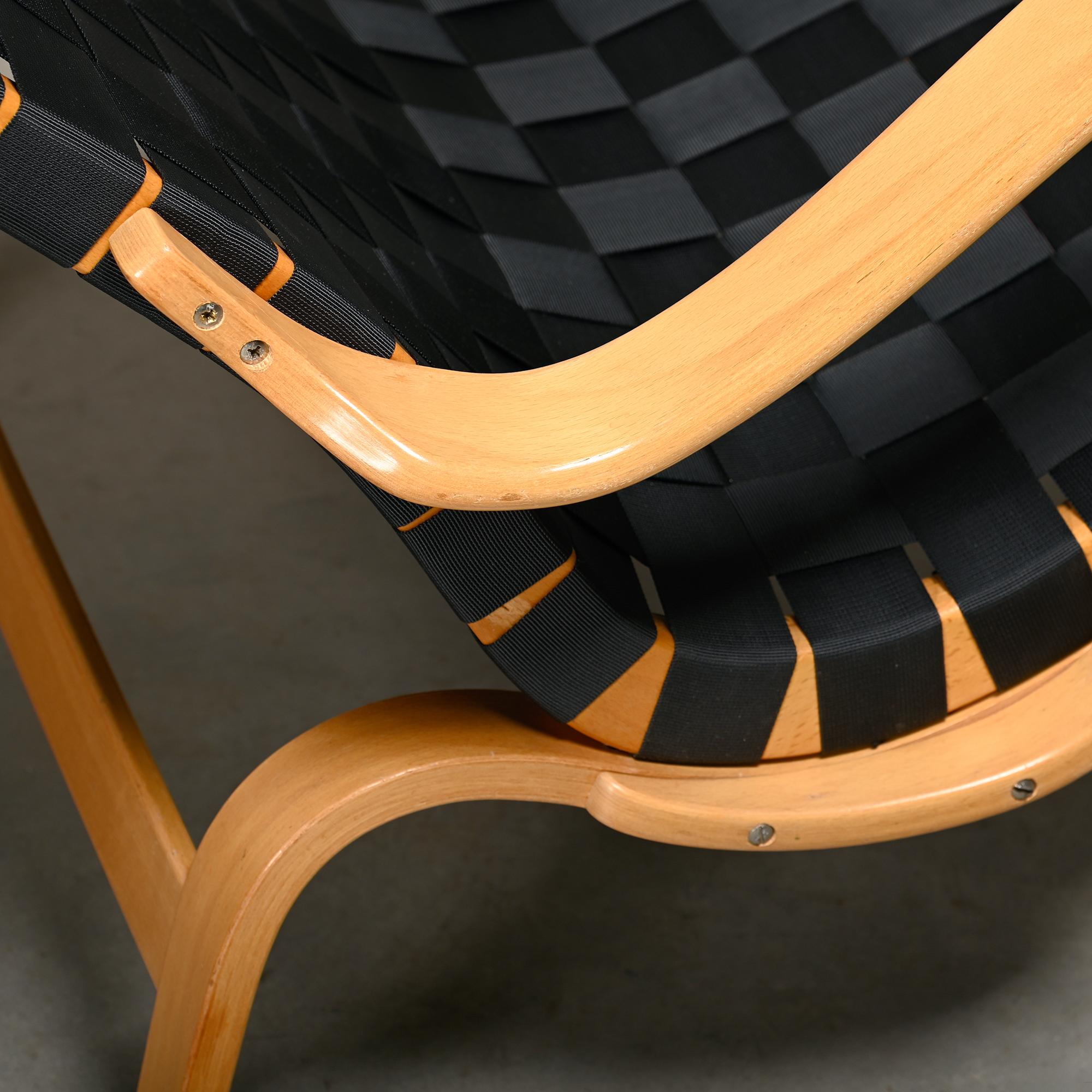 Bruno Mathsson Pernilla Easy Chair e Ottoman in Wood e cinghie nere in vendita 8