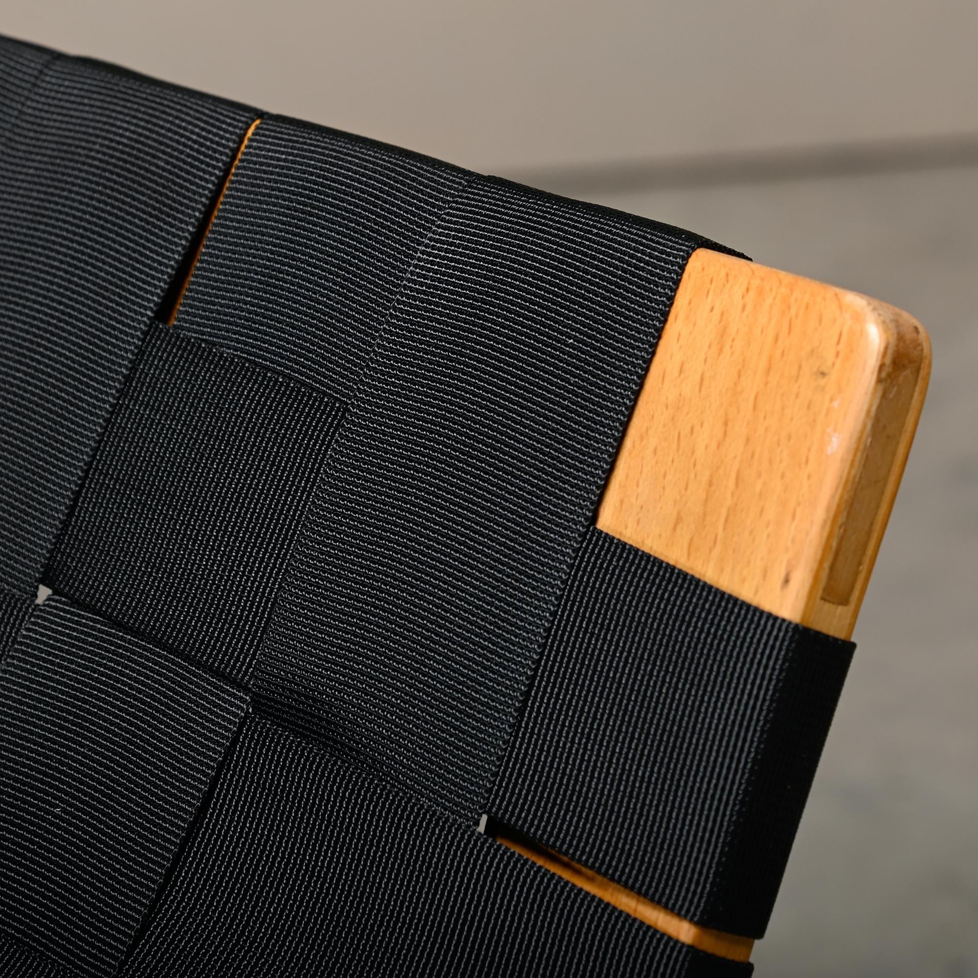 Bruno Mathsson Pernilla Easy Chair e Ottoman in Wood e cinghie nere in vendita 11
