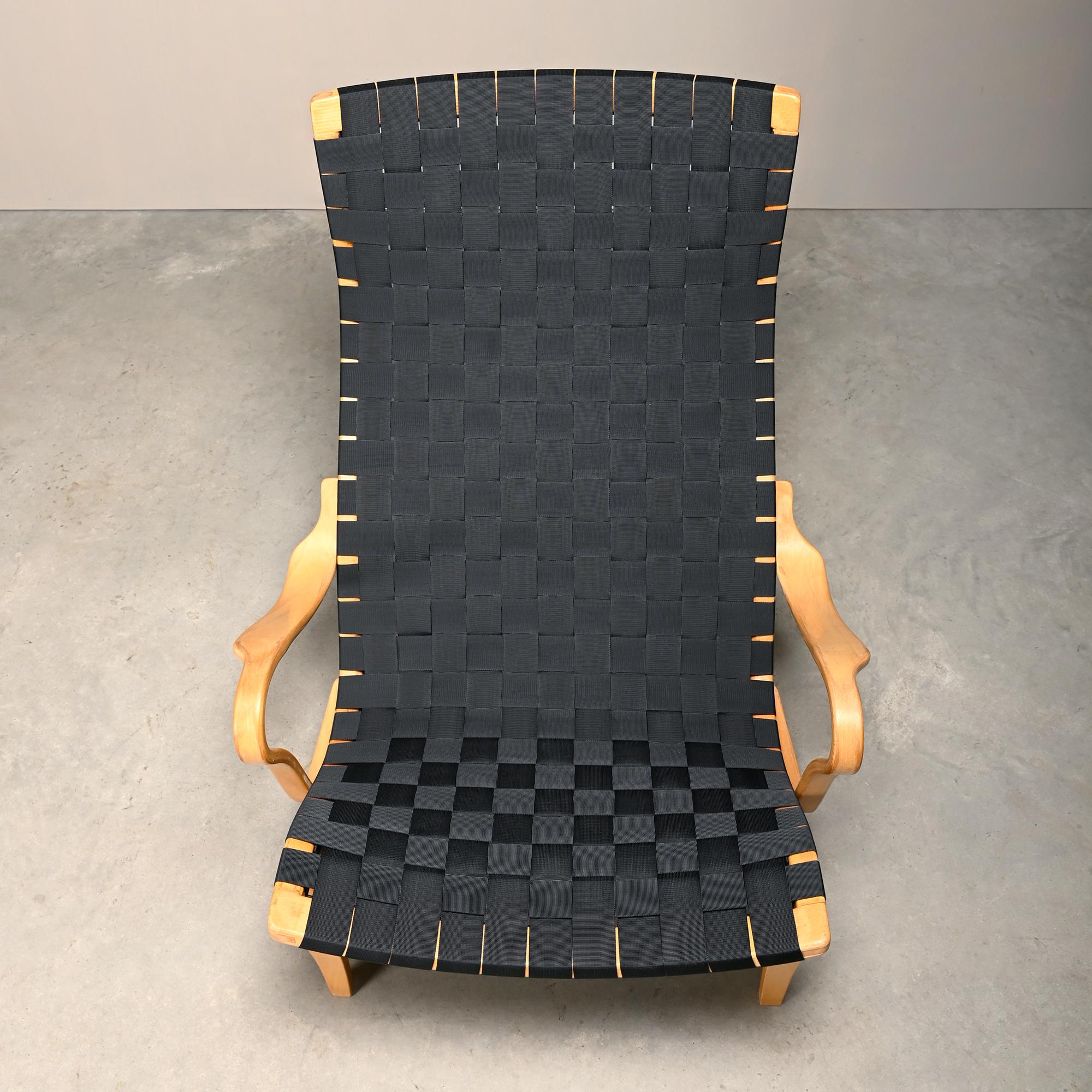 Bruno Mathsson Pernilla Easy Chair e Ottoman in Wood e cinghie nere in vendita 2