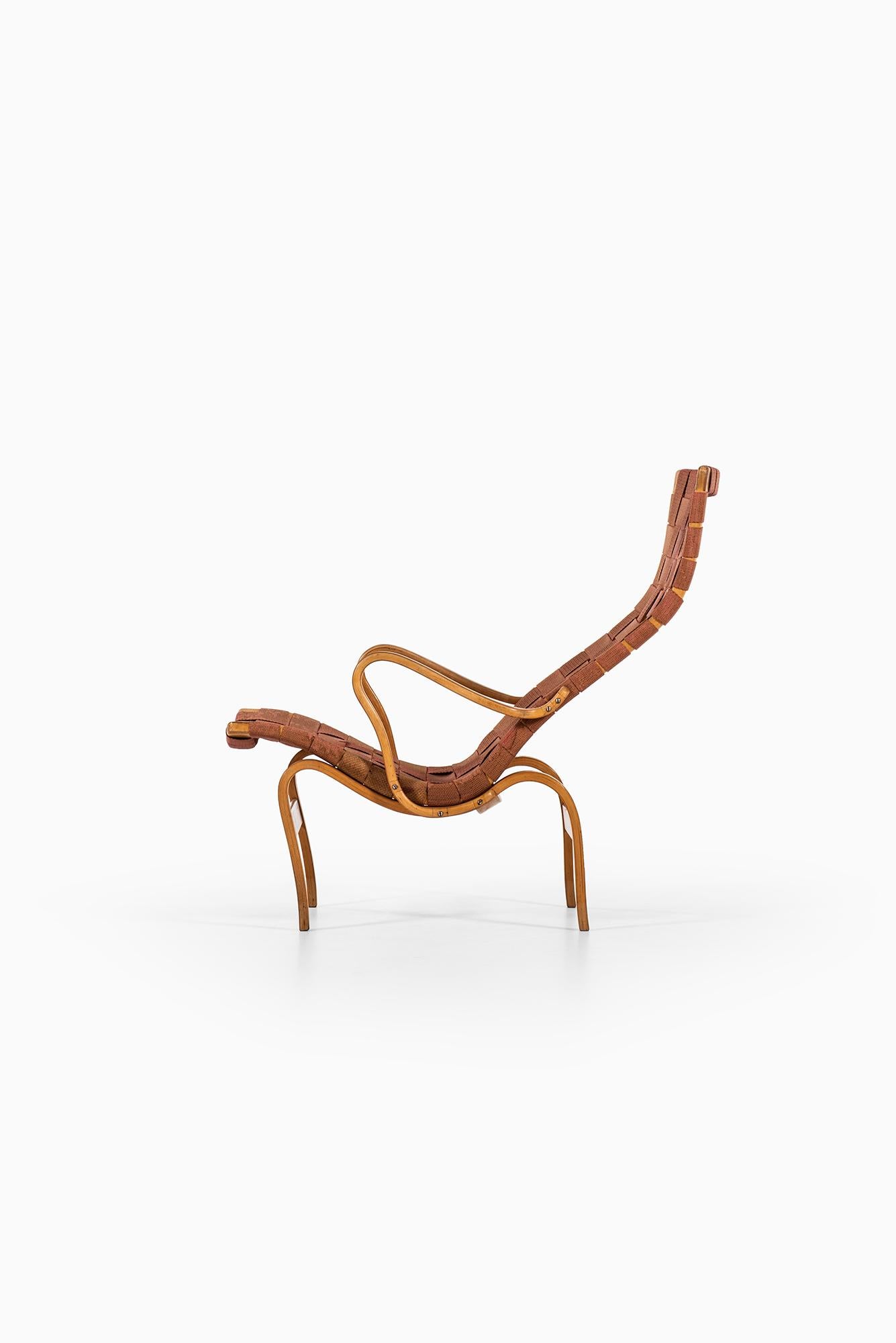 Easy chair model Pernilla designed by Bruno Mathsson. Produced by Karl Mathsson AB in Värnamo, Sweden.