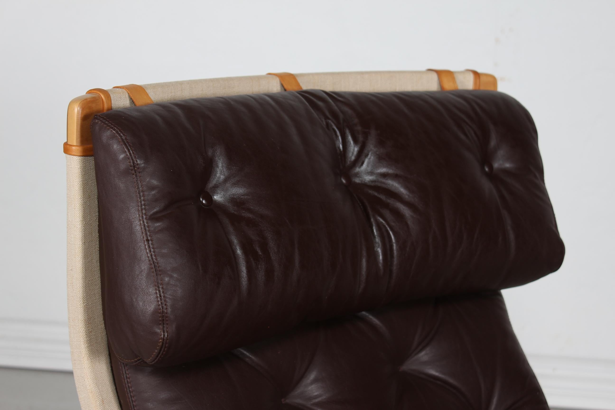 Late 20th Century Bruno Mathsson Pernilla Lounge Chair for Dux. Mocha Colored Leather Sweden 1970s For Sale