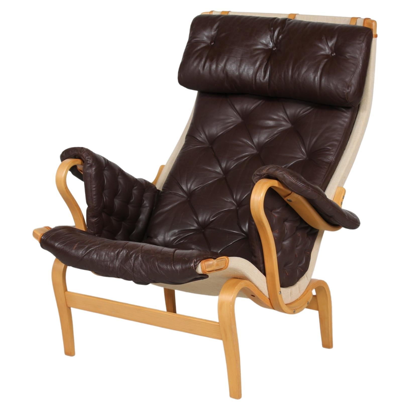 Mid-Century Modern Bruno Mathsson Pernilla Lounge Chair for Dux. Mocha Colored Leather Sweden 1970s For Sale