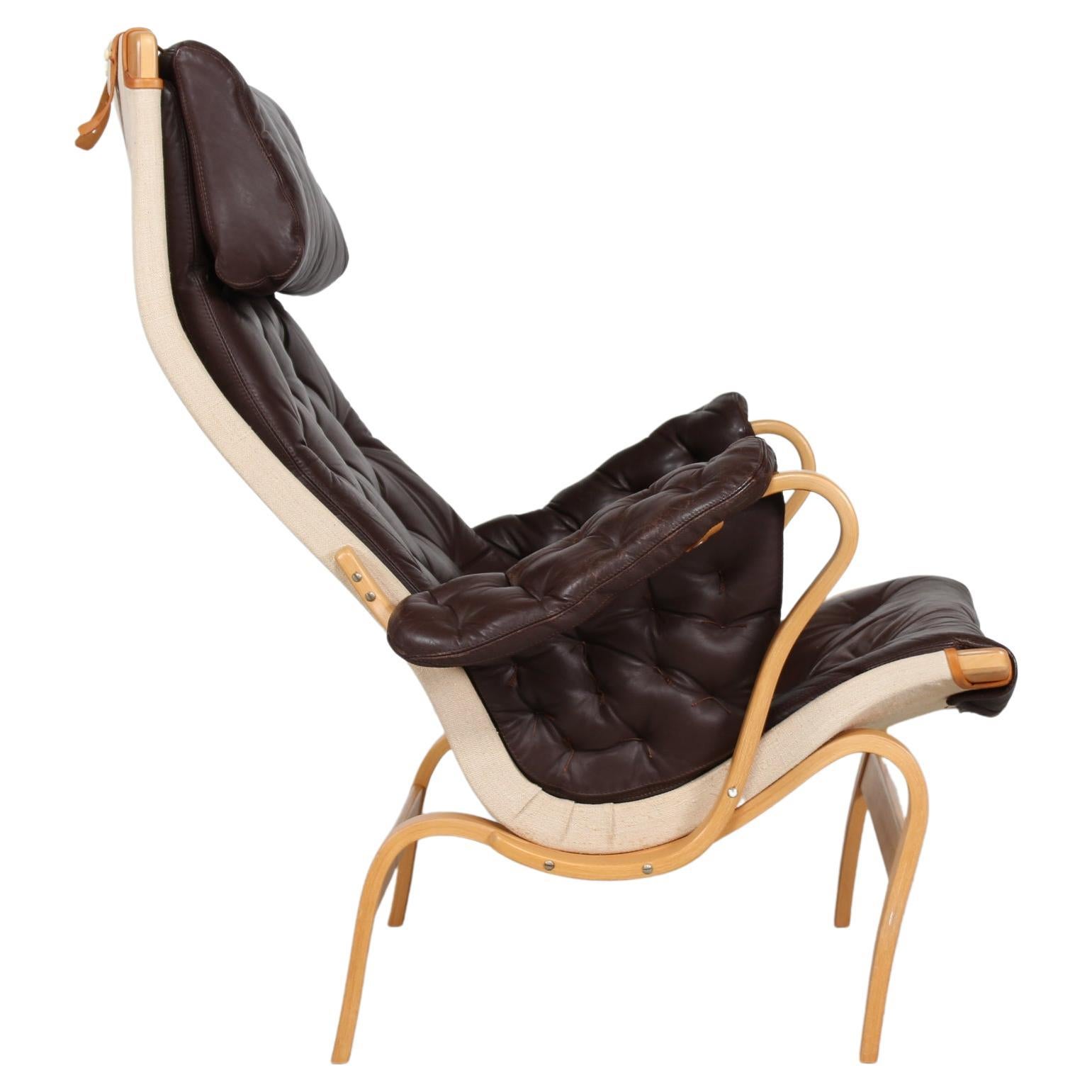 Bruno Mathsson fauteuil de salon Pernilla pour Dux. Cuir couleur moka, Suède, années 1970 en vente