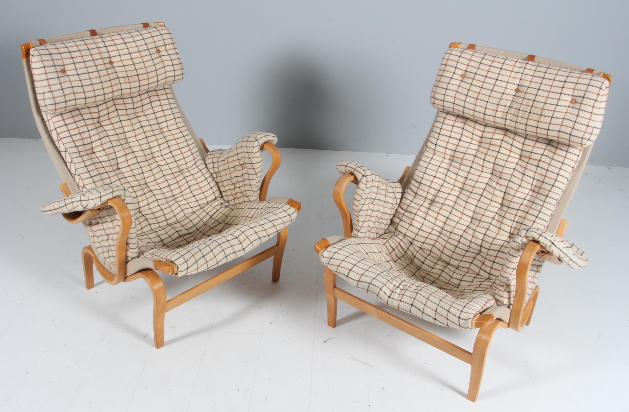 Bruno Mathsson Pernilla lounge chair with wool cross pattern cushion. With leather details

Frame in beech.

Made by DUX.
