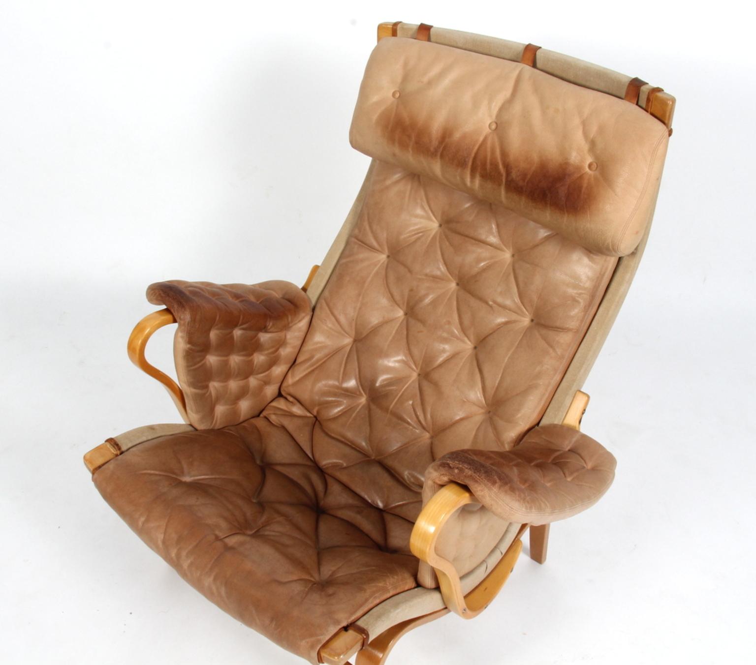 Bruno Mathsson Pernilla lounge chair with nature leather cushions with patina.

Frame in beech.

Made by DUX.