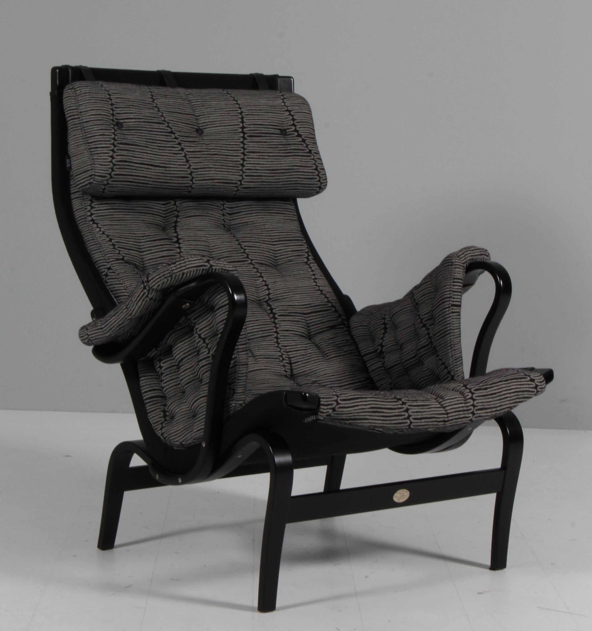 Bruno Mathsson Pernilla Lounge Chair with Ottoman, annivesary edition In Excellent Condition For Sale In Esbjerg, DK
