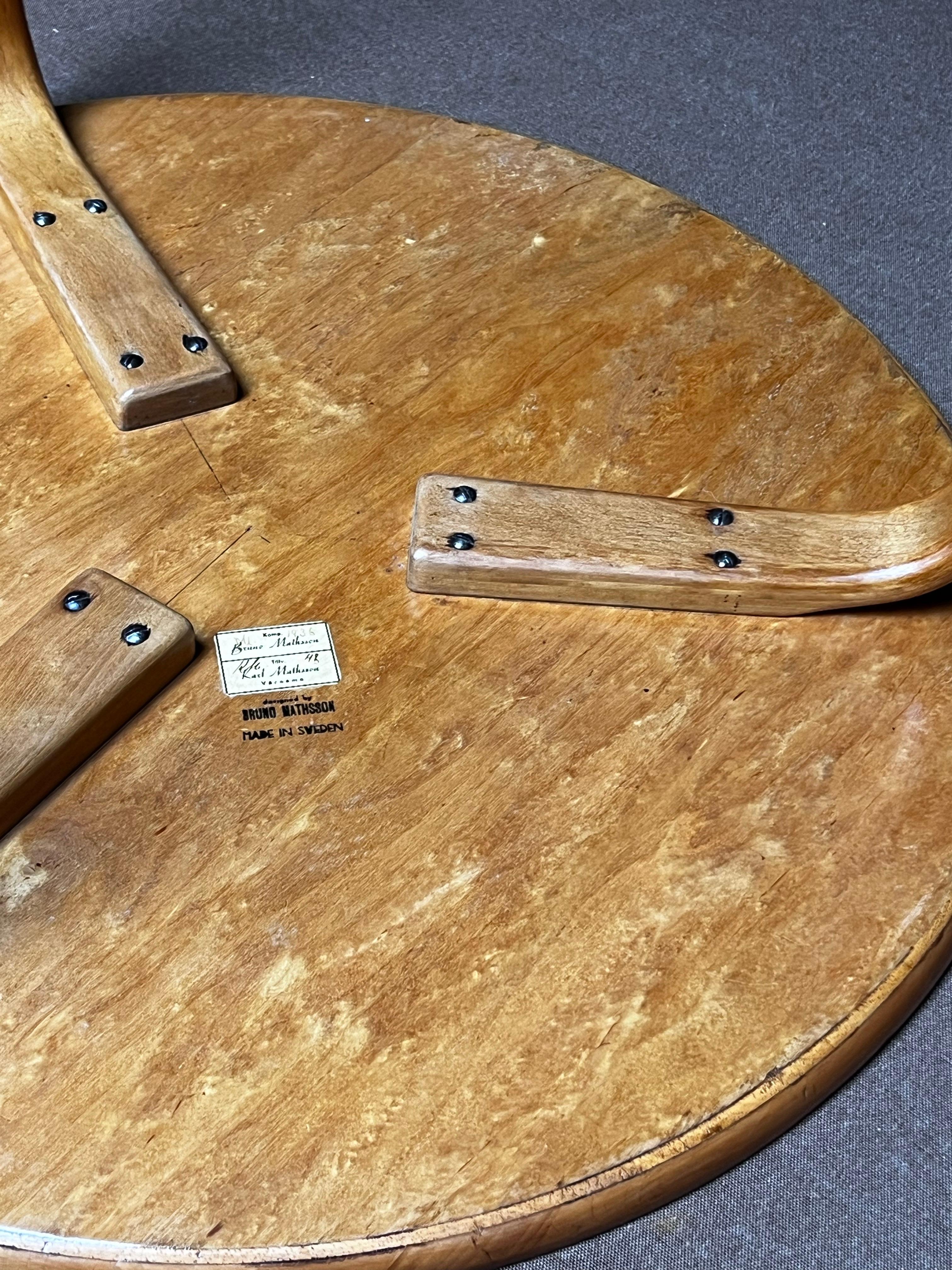 Bruno Mathsson raro tavolino originale del 1936 in legno di radica e betulla, da collezione, nuovo di zecca in vendita 4
