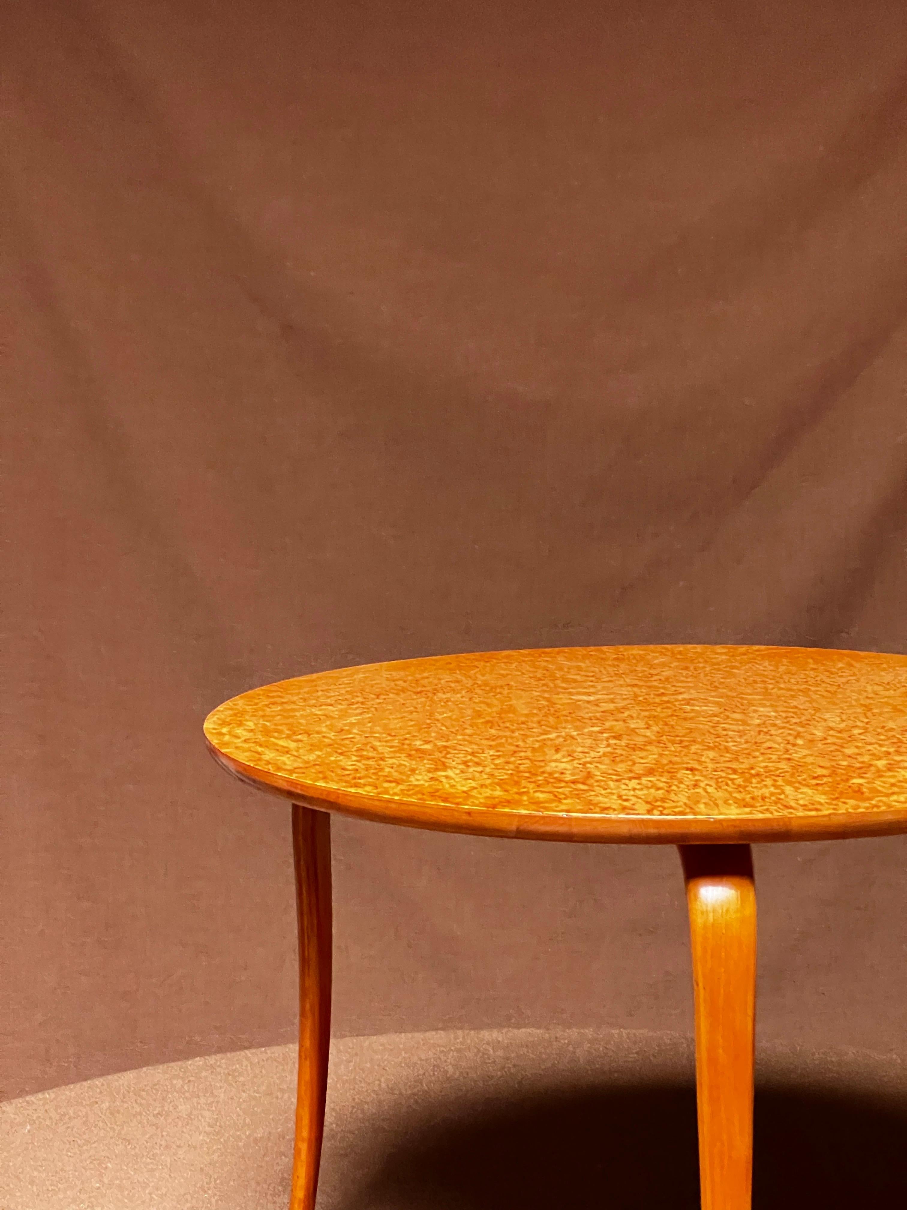Scandinavo moderno Bruno Mathsson raro tavolino originale del 1936 in legno di radica e betulla, da collezione, nuovo di zecca in vendita