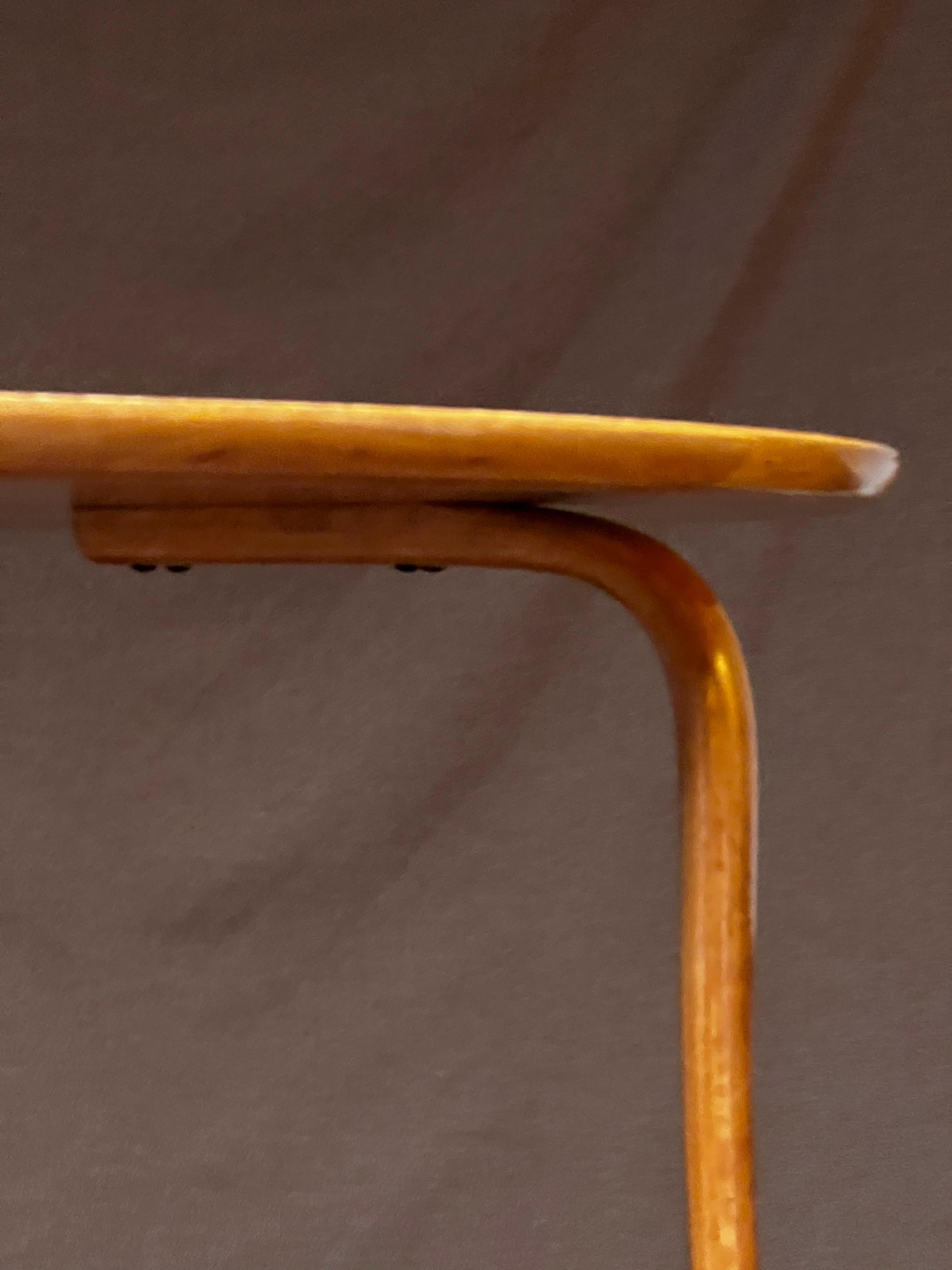 Svedese Bruno Mathsson raro tavolino originale del 1936 in legno di radica e betulla, da collezione, nuovo di zecca in vendita
