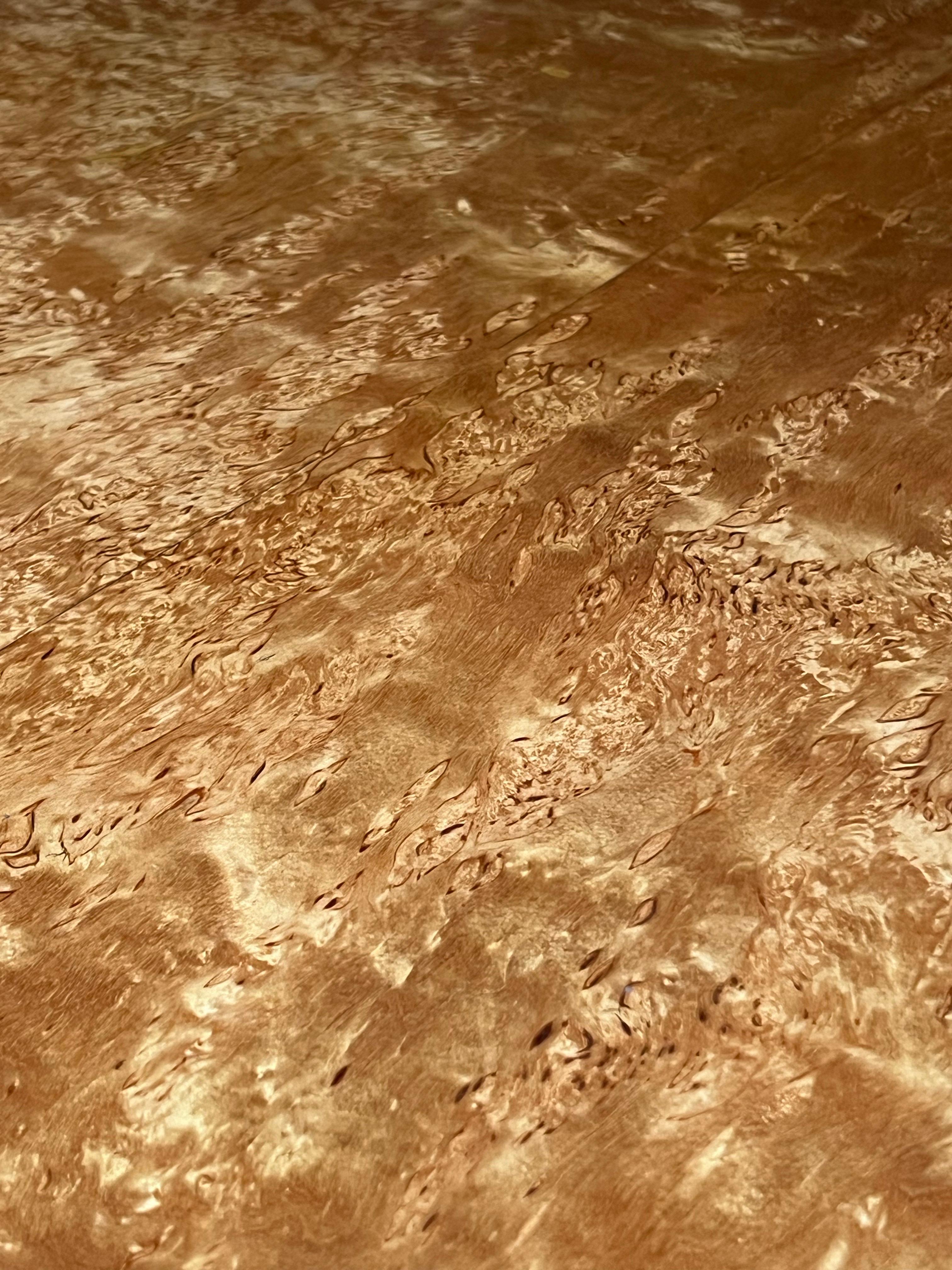 Fatto a mano Bruno Mathsson raro tavolino originale del 1936 in legno di radica e betulla, da collezione, nuovo di zecca in vendita