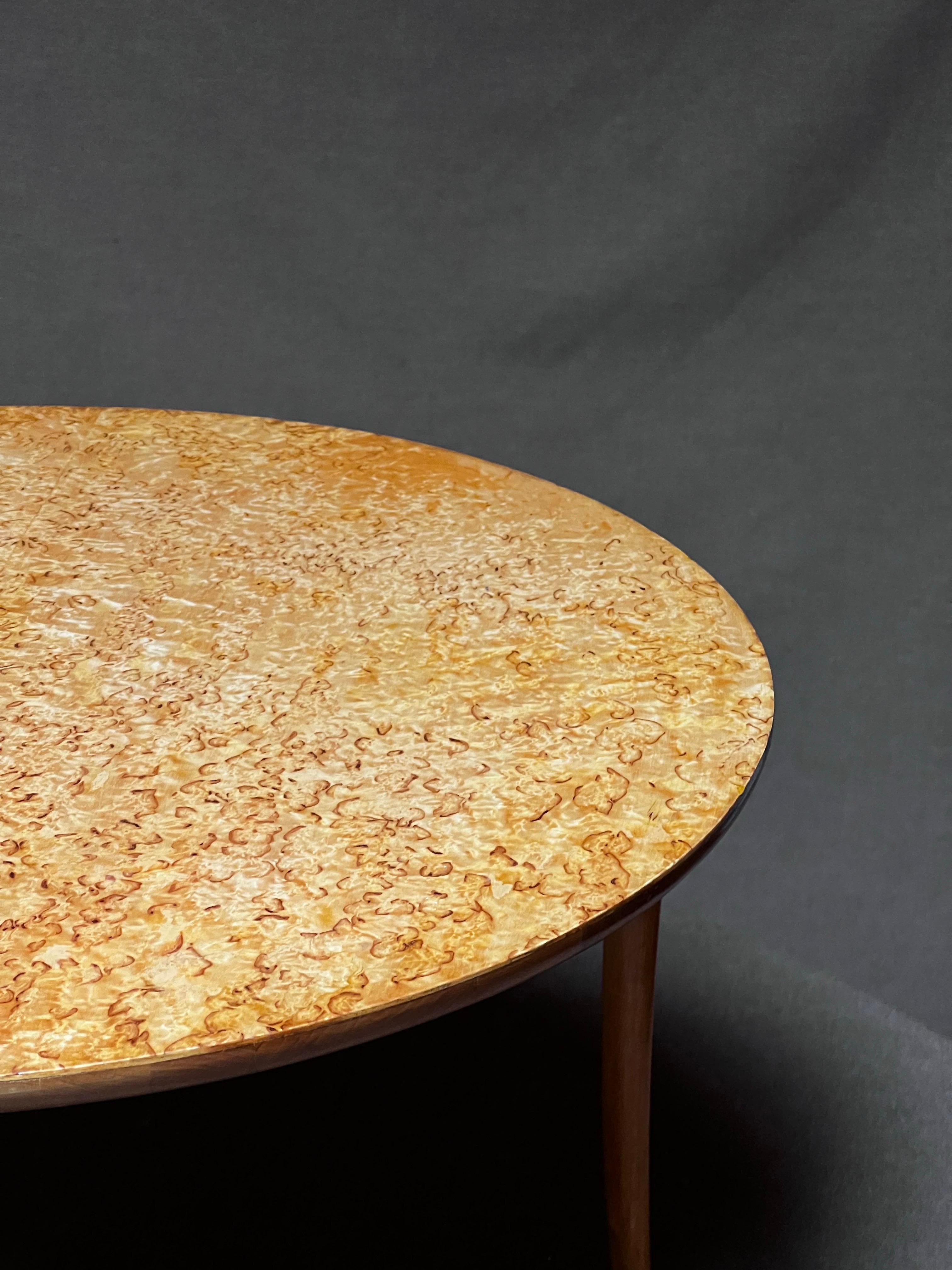 Bruno Mathsson raro tavolino originale del 1936 in legno di radica e betulla, da collezione, nuovo di zecca In condizioni buone in vendita a Forest, BE