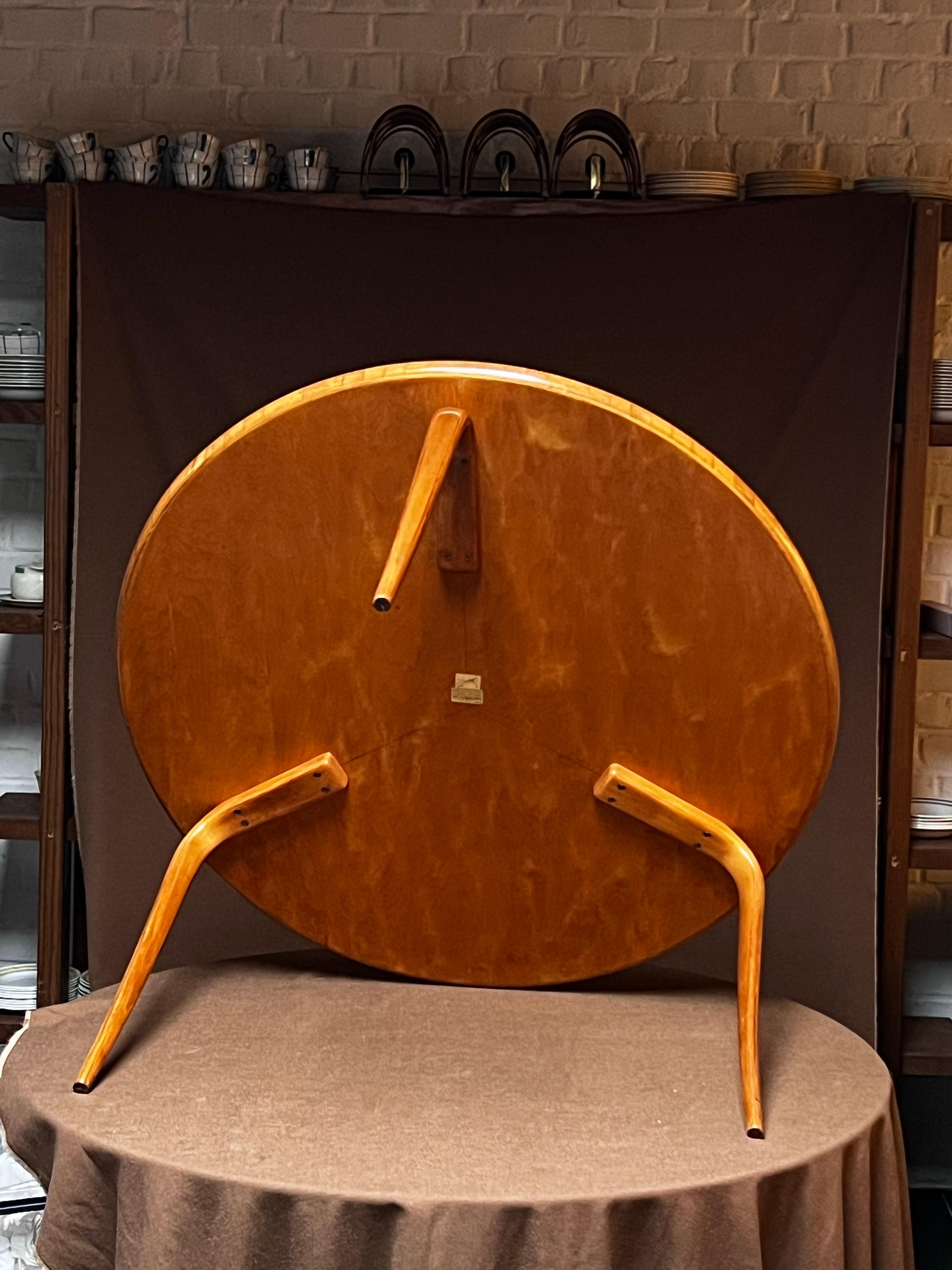 Metà XX secolo Bruno Mathsson raro tavolino originale del 1936 in legno di radica e betulla, da collezione, nuovo di zecca in vendita