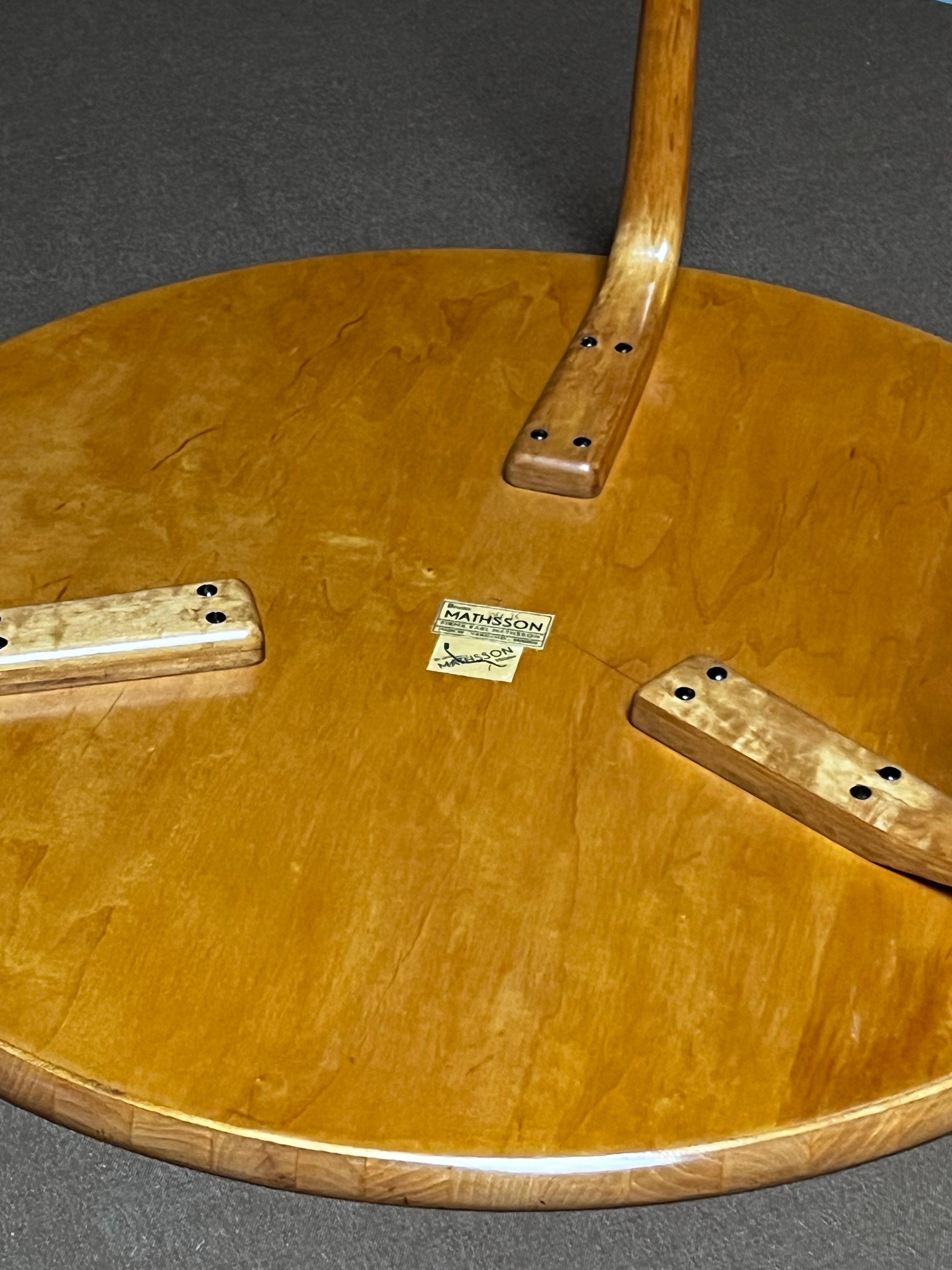 Metà XX secolo Bruno Mathsson raro tavolino originale del 1936 in legno di radica e betulla, da collezione, nuovo di zecca in vendita