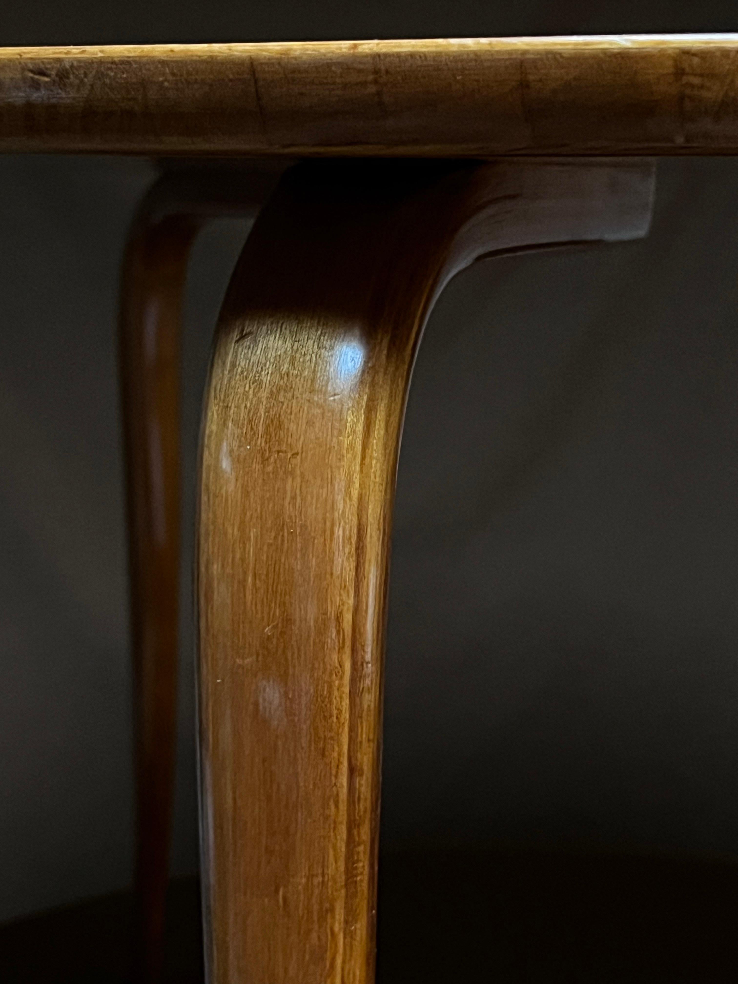 Betulla Bruno Mathsson raro tavolino originale del 1936 in legno di radica e betulla, da collezione, nuovo di zecca in vendita