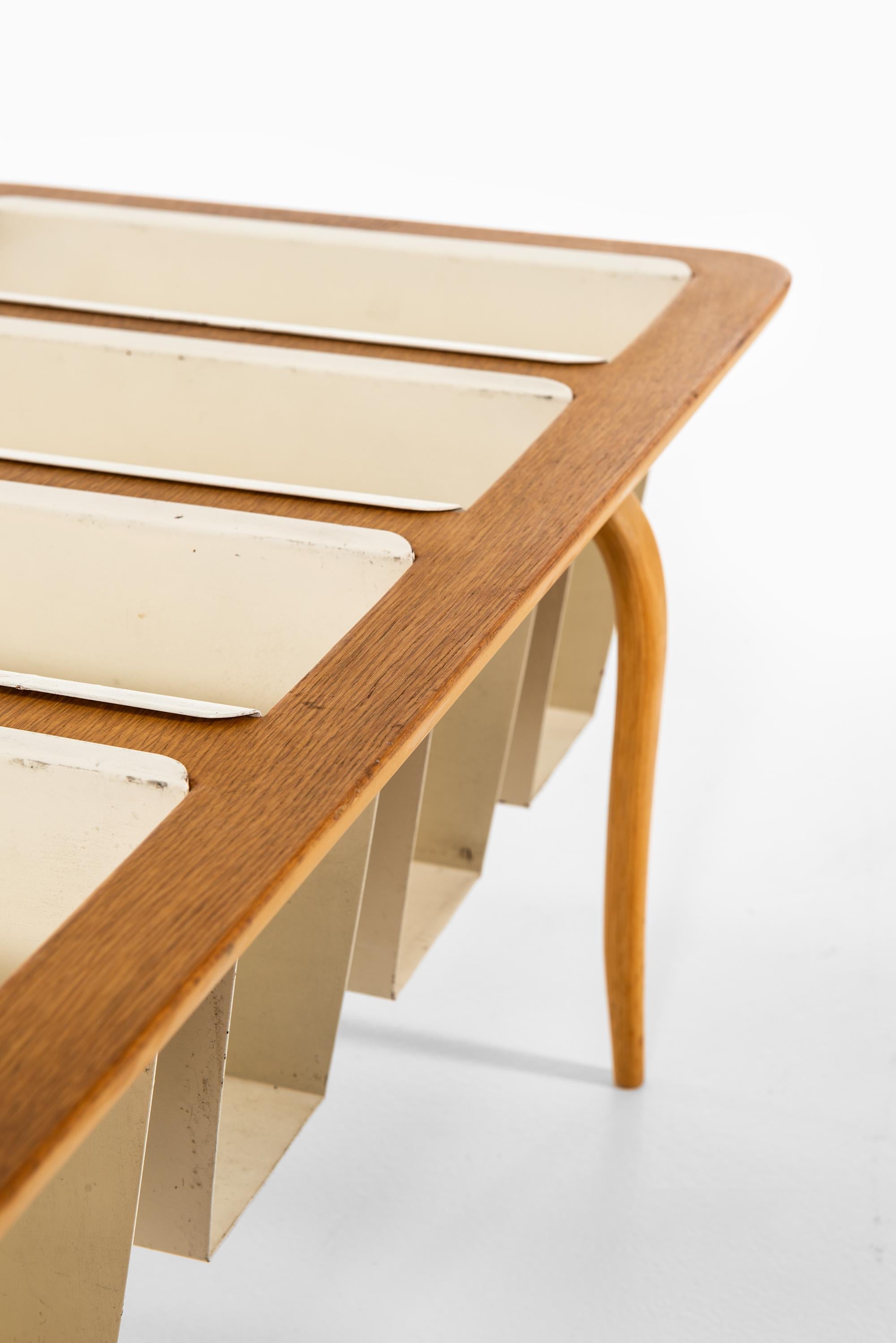 Suédois Table d'appoint Bruno Mathsson Produit par Karl Mathsson à Värnamo:: Suède en vente