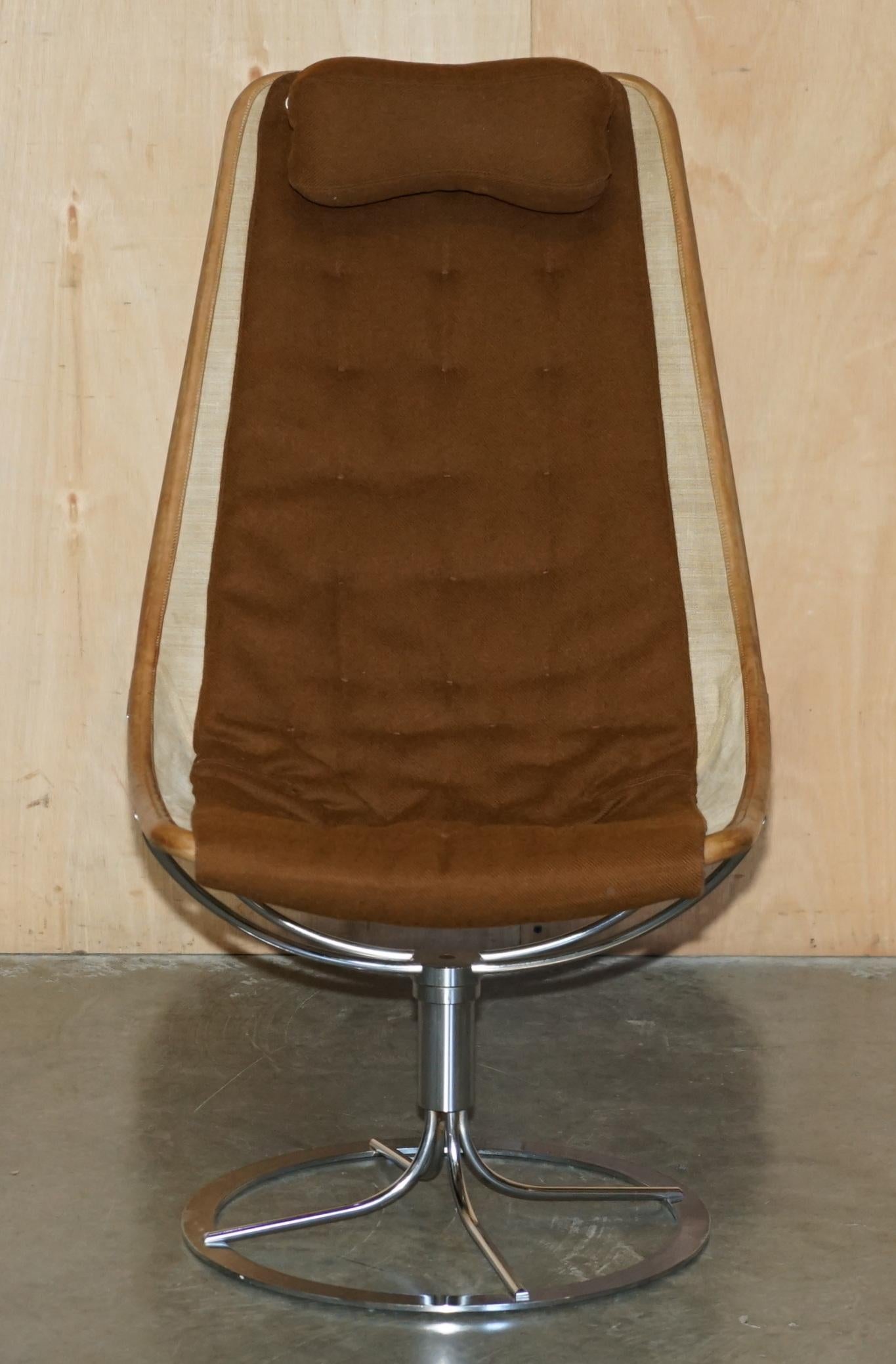 Royal House Antiques

The Royal House Antiques a le plaisir d'offrir à la vente ce fauteuil original, très confortable, datant des années 1960, fabriqué par Bruno Mathsson (Suède 1907-1988) pour DUX et basé sur une base chromée pivotante.

Veuillez