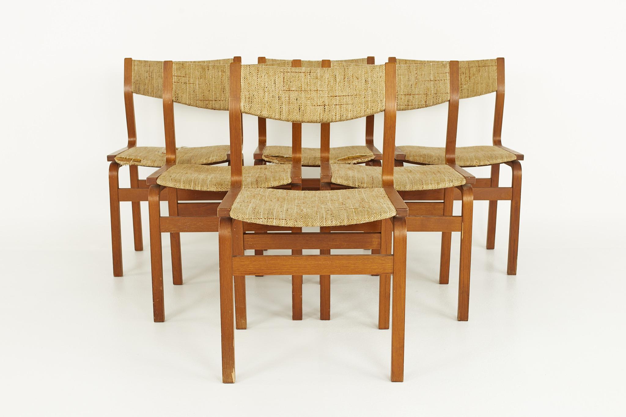 Bruno Mathsson Thonet Style mid century bentwood dining chairs - Set of 6

Each chair measures: 19 wide x 17 deep x 32.5 high, with a seat height of 19 inches and chair clearance of 19 inches

All pieces of furniture can be had in what we call