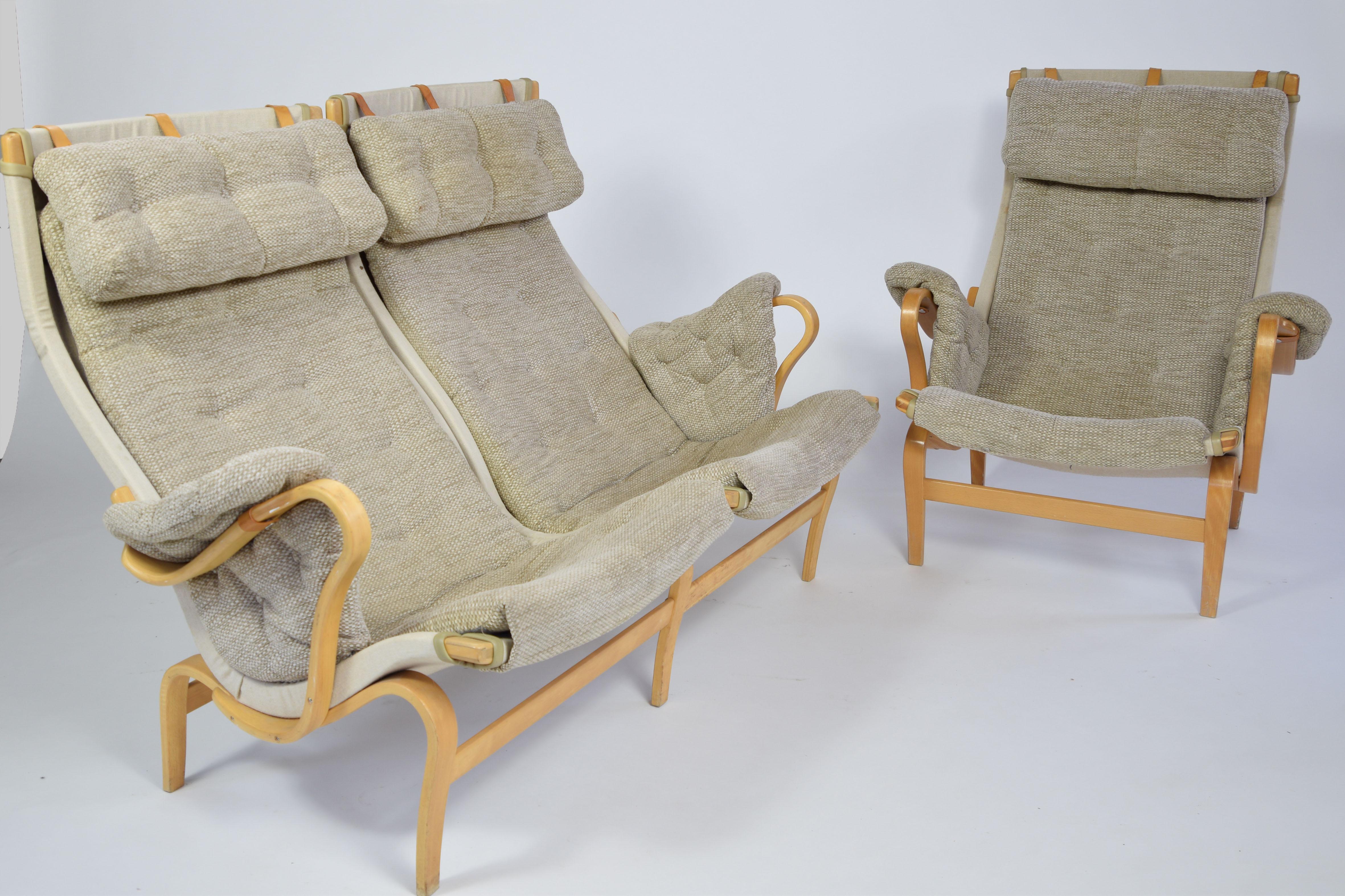 Molded Bruno Mathssons Pernilla Settee with Matching Chair, Sweden, 1970s For Sale
