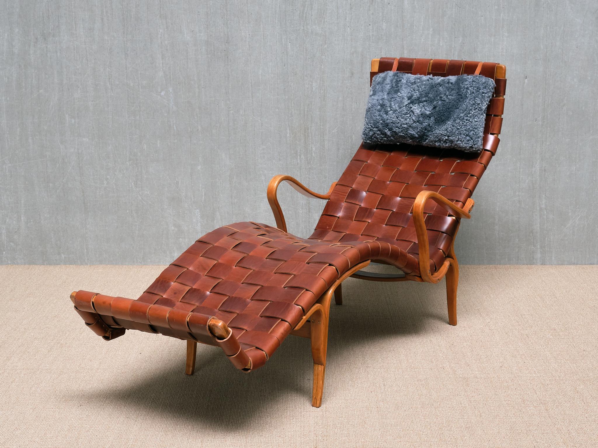 Bruno Mathsson Pernilla 3 Chaise Longue in Brown Leather, Karl Mathsson, 1944 For Sale 5