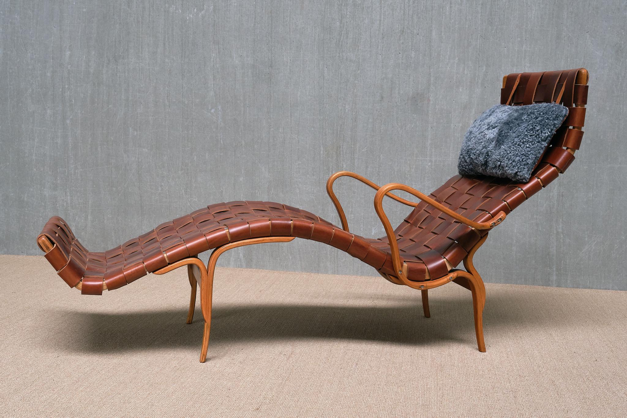 Bruno Mathsson Pernilla 3 Chaise Longue in Brown Leather, Karl Mathsson, 1944 For Sale 7