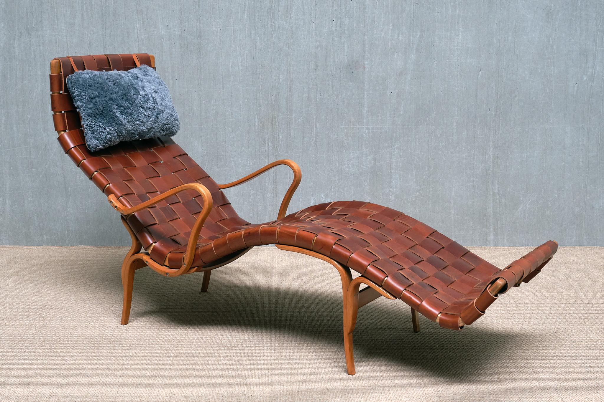 Bruno Mathsson Pernilla 3 Chaise Longue in Brown Leather, Karl Mathsson, 1944 For Sale 11