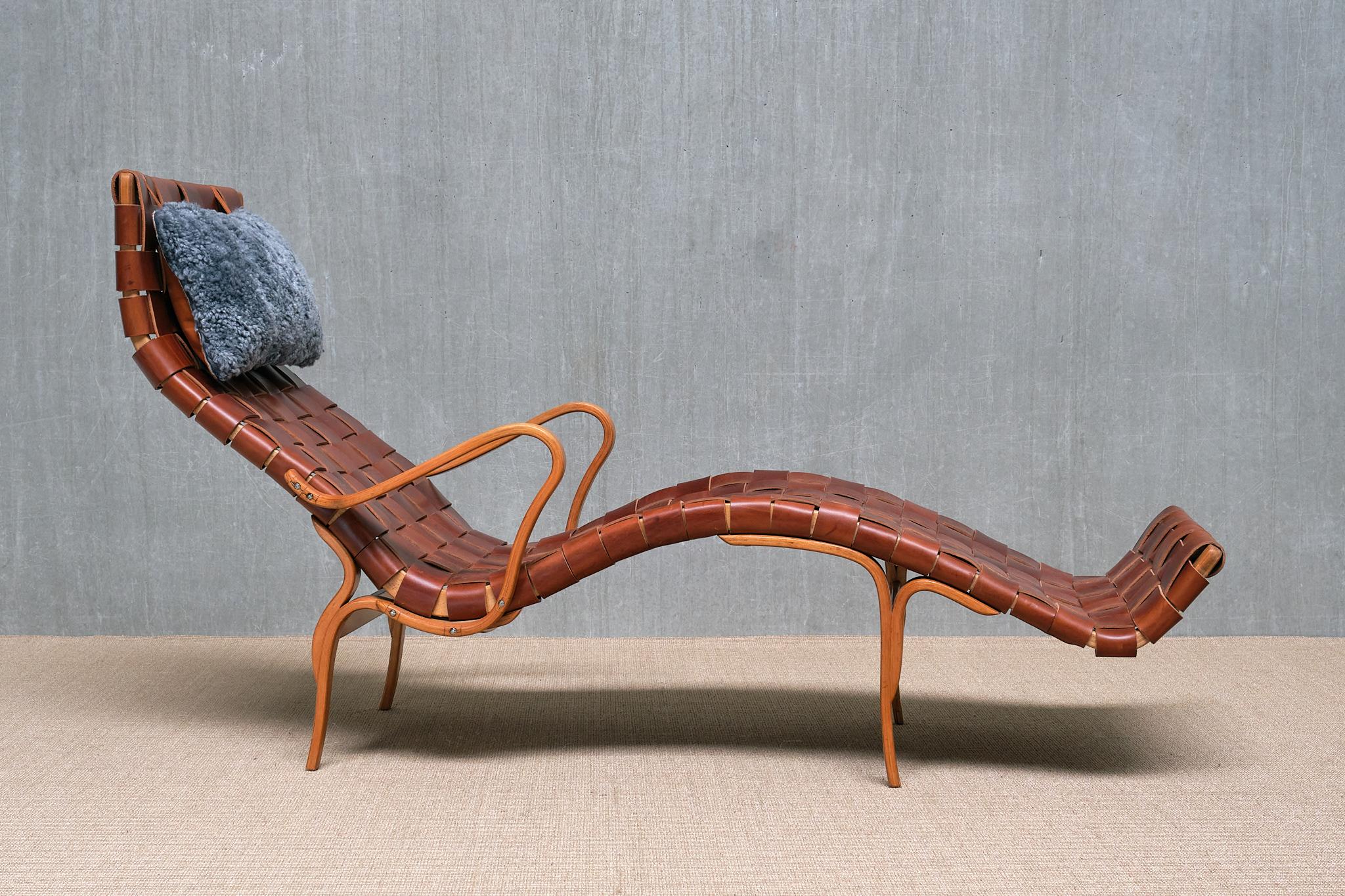 Scandinavian Modern Bruno Mathsson Pernilla 3 Chaise Longue in Brown Leather, Karl Mathsson, 1944 For Sale
