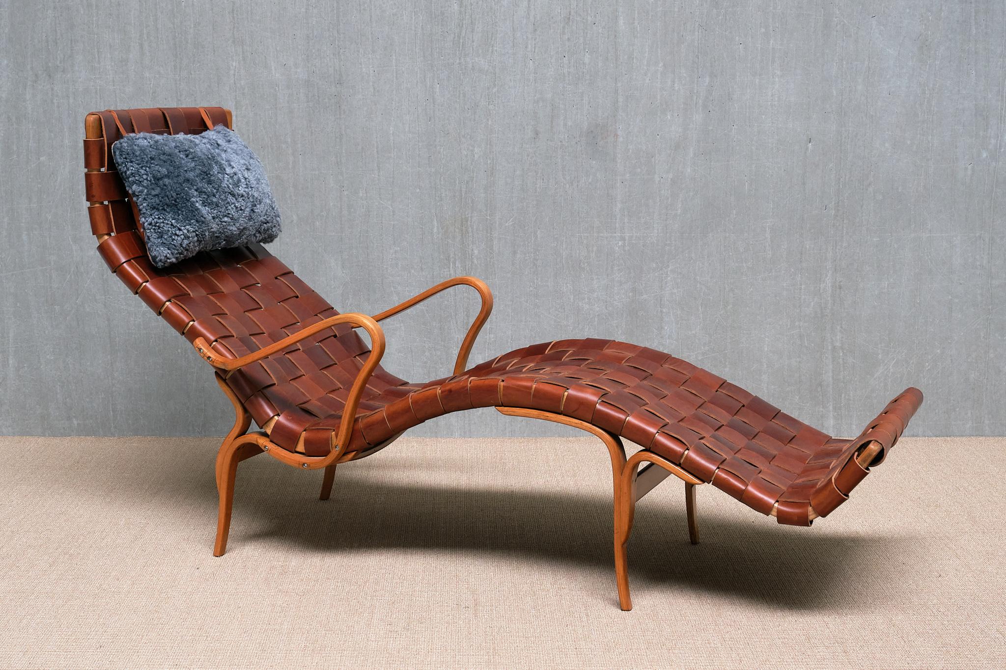 Bruno Mathsson Pernilla 3 Chaise Longue in Brown Leather, Karl Mathsson, 1944 In Good Condition For Sale In The Hague, NL