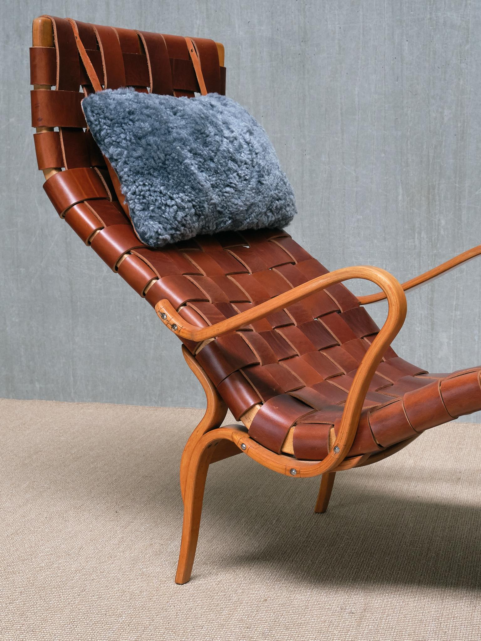 Mid-20th Century Bruno Mathsson Pernilla 3 Chaise Longue in Brown Leather, Karl Mathsson, 1944 For Sale