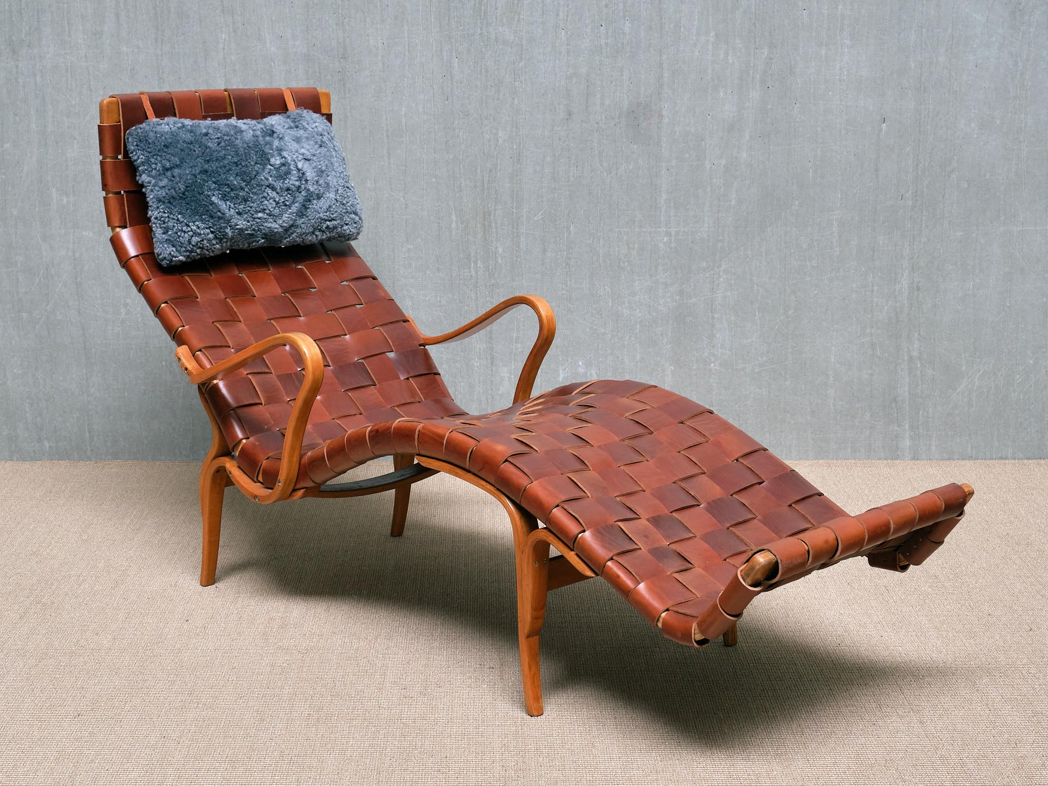 Bruno Mathsson Pernilla 3 Chaise Longue in Brown Leather, Karl Mathsson, 1944 For Sale 1