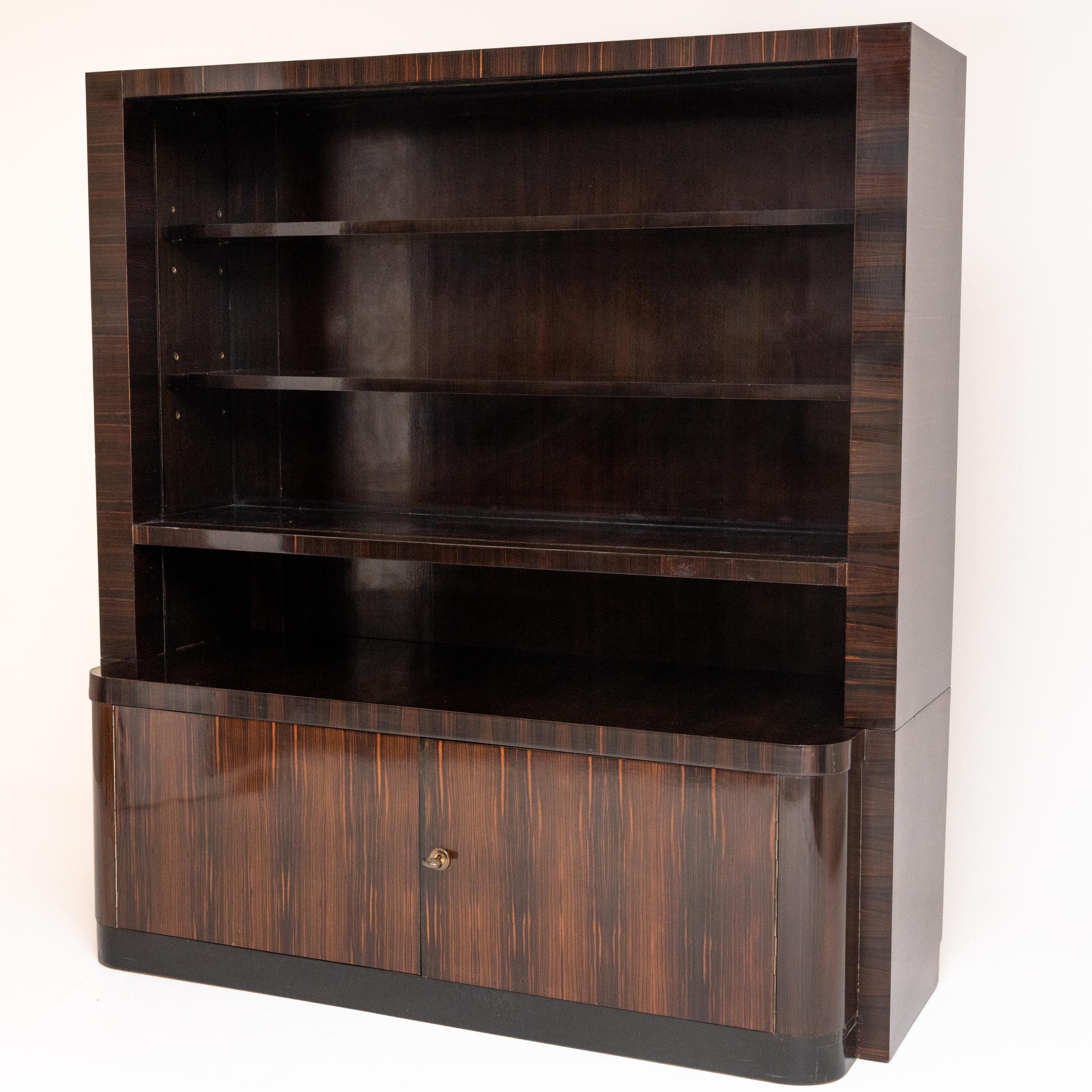 Bruno Paul Bookcase, circa 1930 In Good Condition In Greding, DE