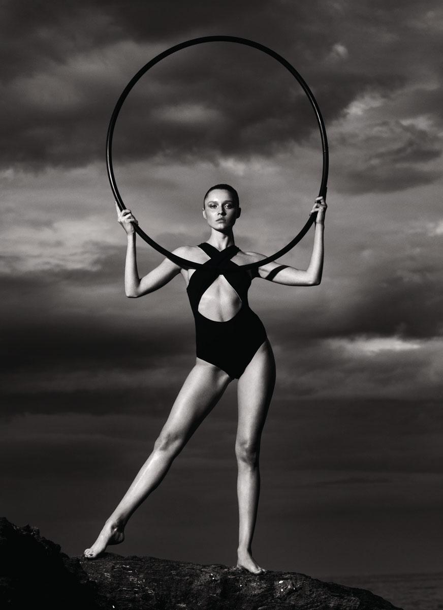 Bruno Poinsard Figurative Photograph - Hula Hoop