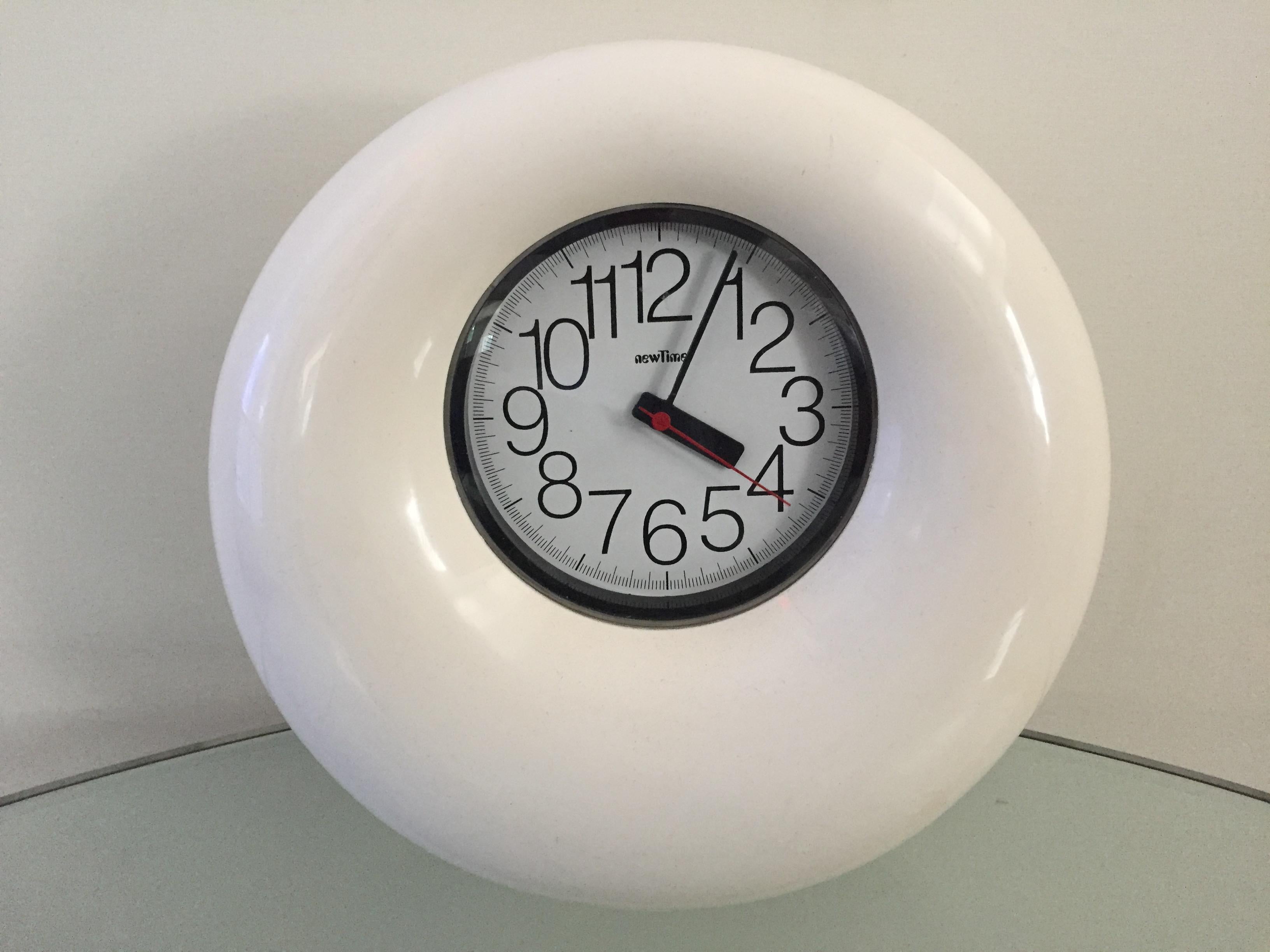 Bruno Porzio New time circular white plastic battery operated midcentury circular clock, red sweeping hand for seconds.