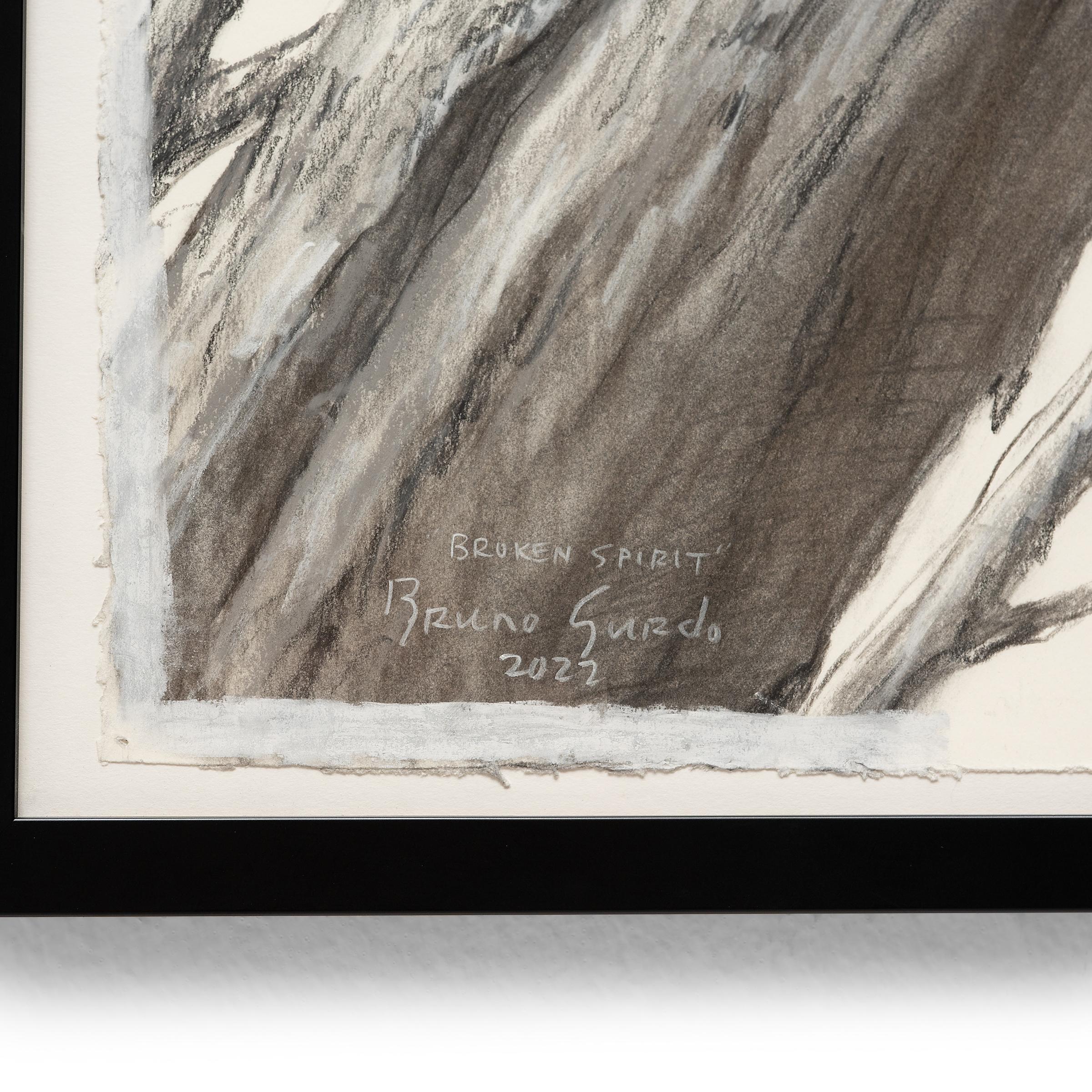 „Broken Spirit“, Kohle auf Papier (Beige), Figurative Art, von Bruno Surdo