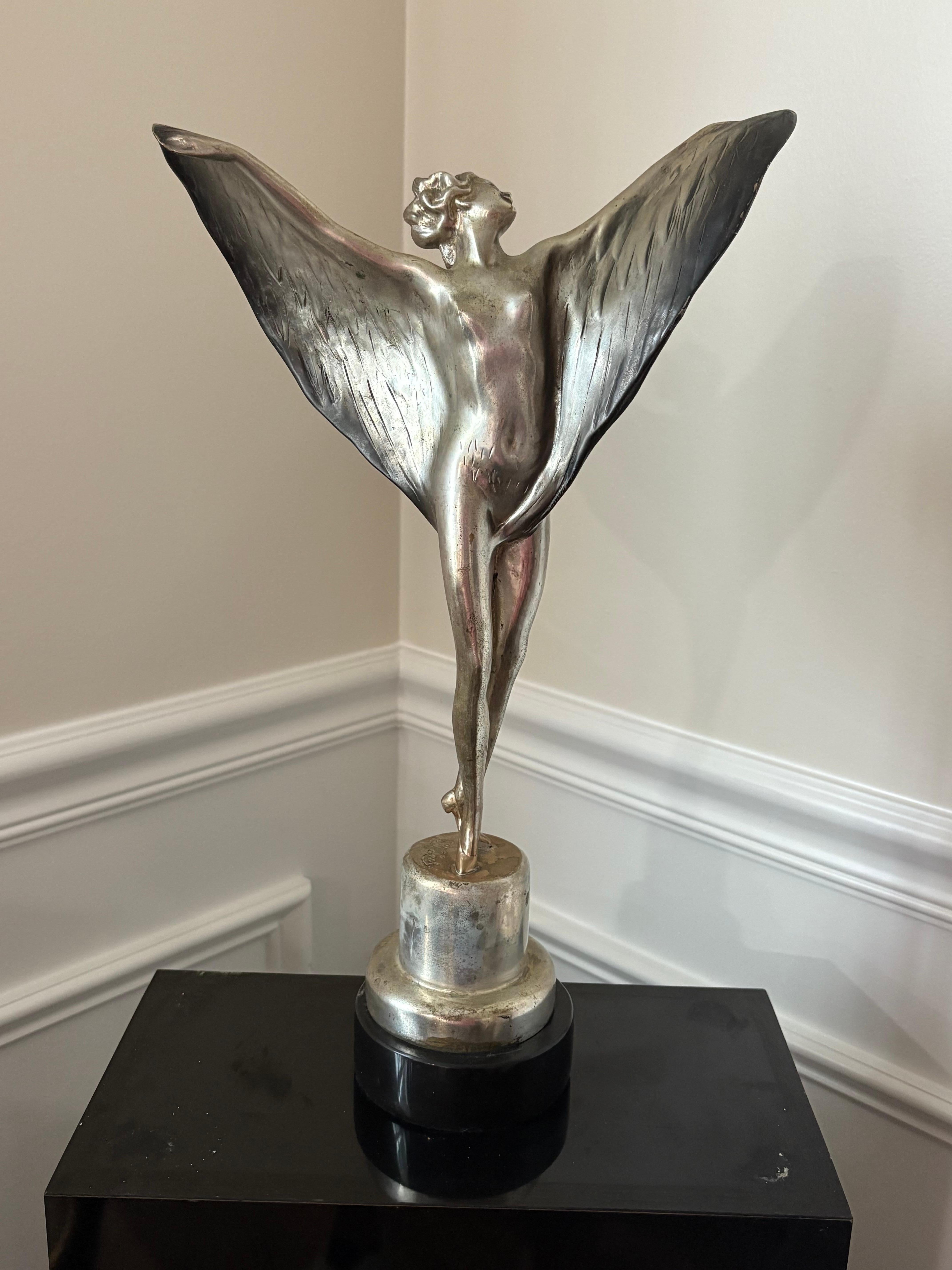"Escultura bailarina de plumas" - Sculpture de Bruno Zach 
