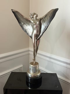 "Escultura bailarina de plumas"