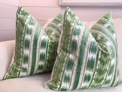 Brunschwig & Fils "Bayeaux Velvet" in Fern Green 22" Daunengefüllte Kissen - ein Paar