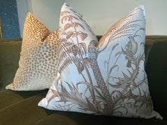 Brunschwig & Fils - Paire de coussins oiseaux et chardons en beige