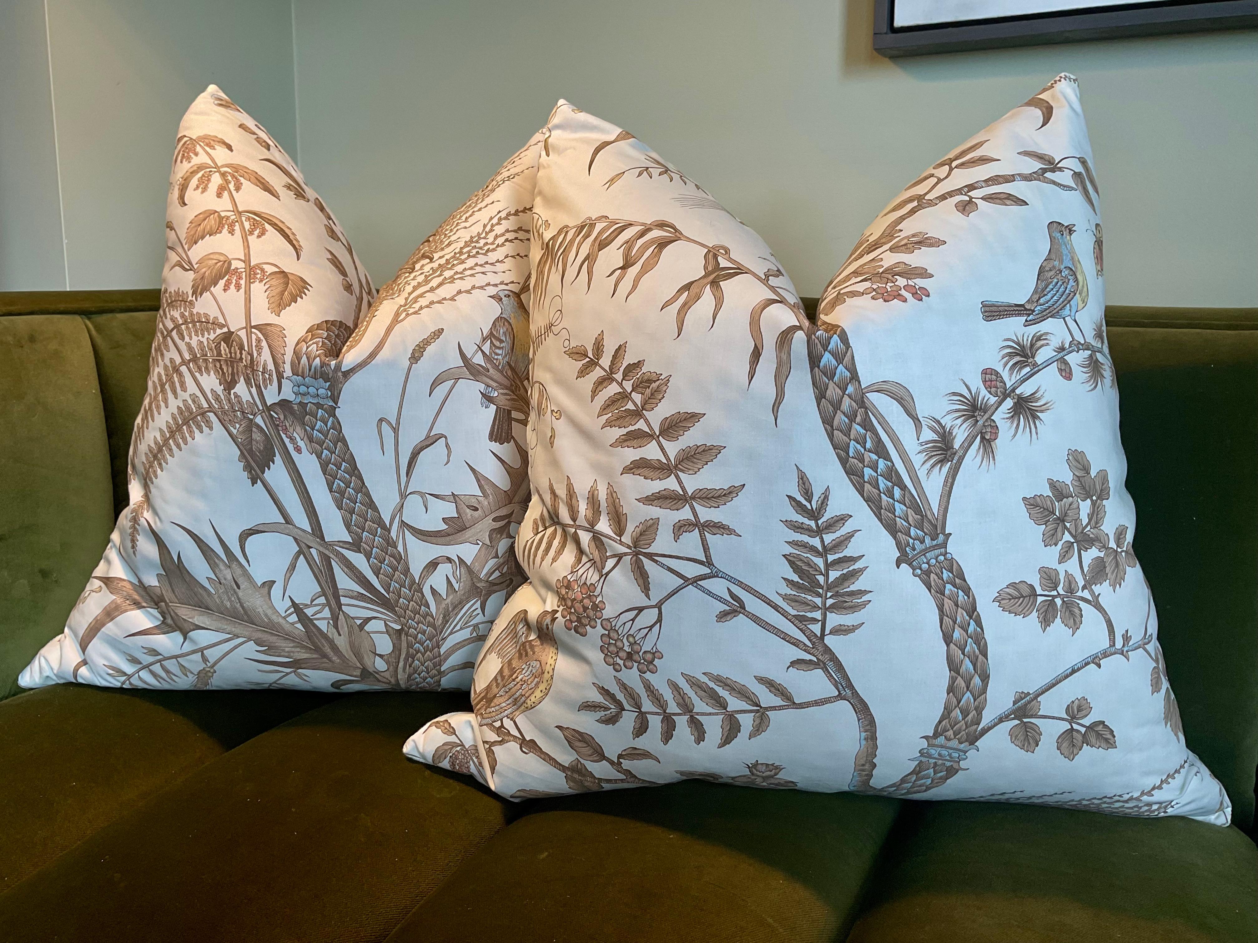 Cojines Brunschwig & Fils Pájaro y Cardo en Beige - Pareja Norteamericano en venta